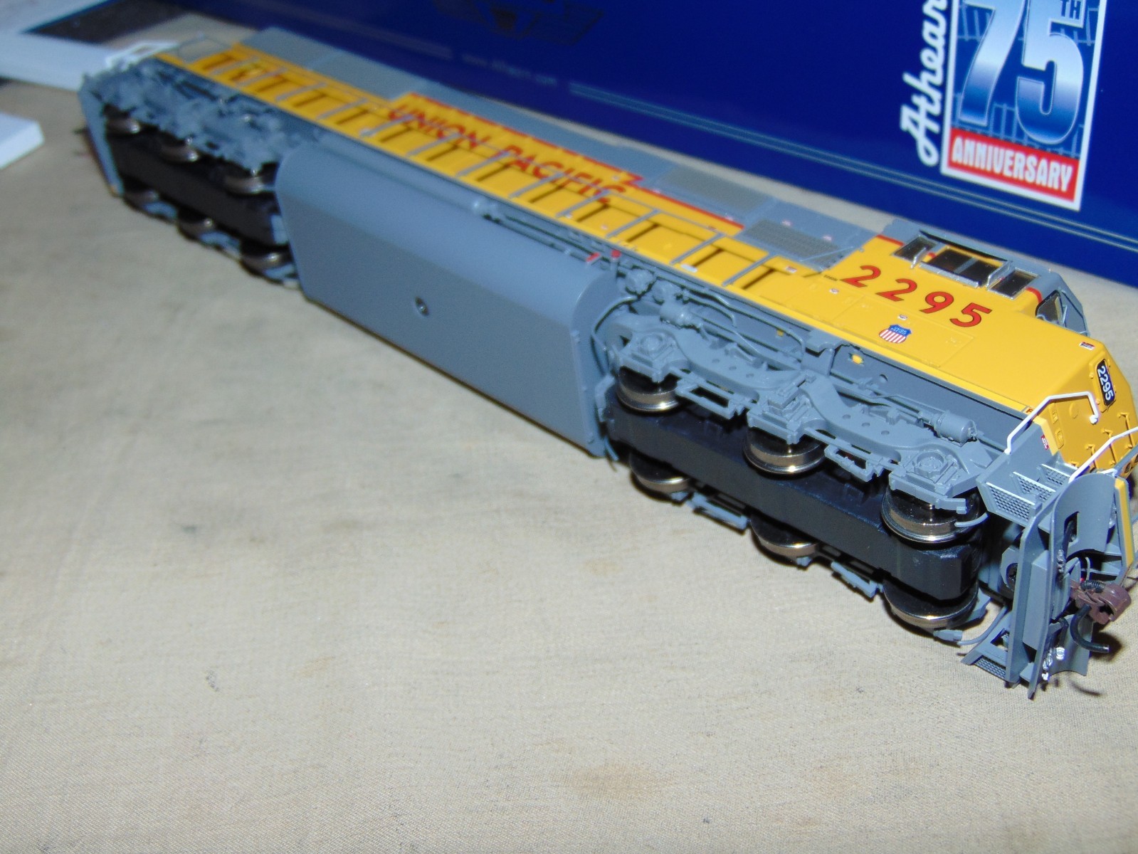 ATHEARN GENESIS HO 75518 UNION PACIFIC SD60M TRI CLOPS DIESEL -BRAND NEW