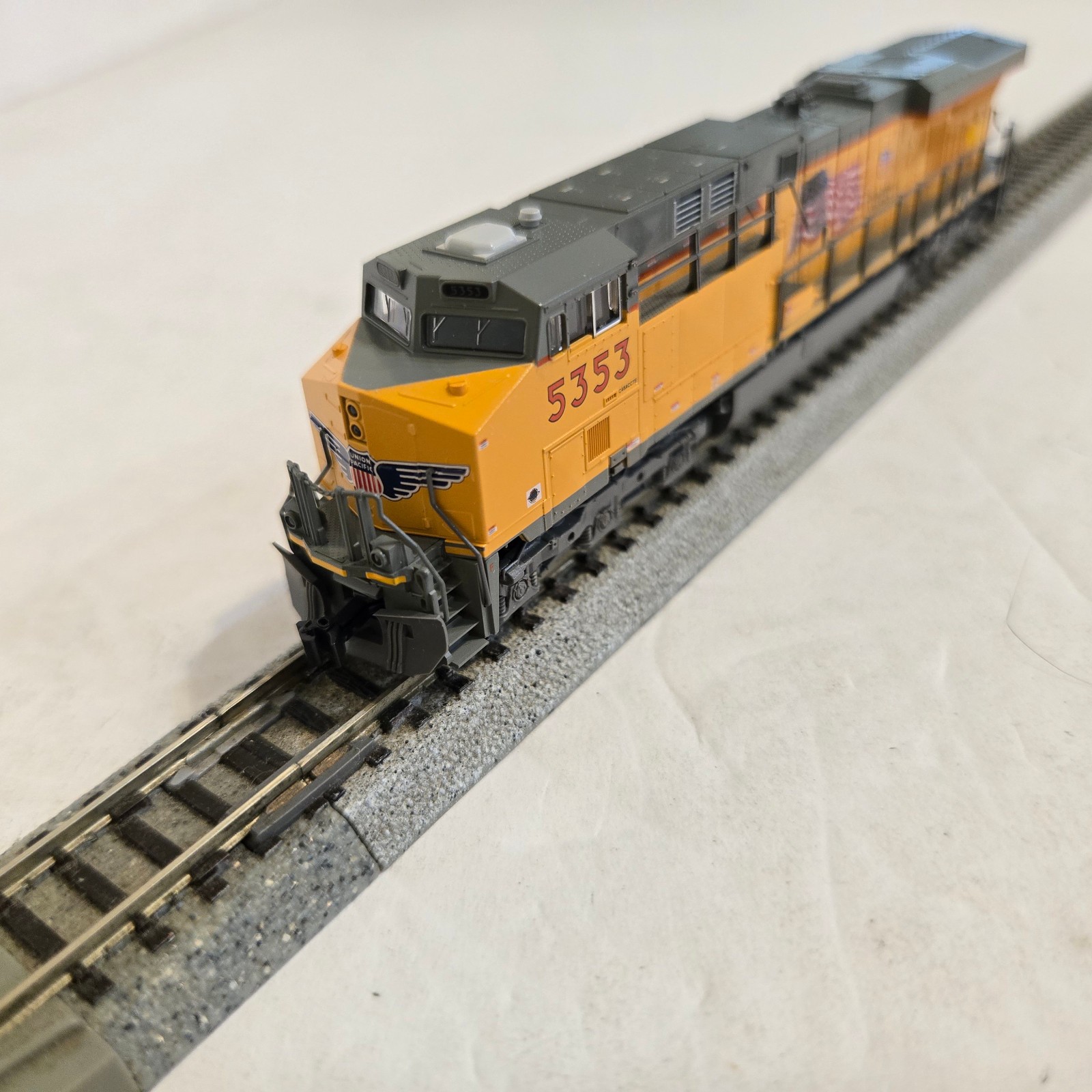 Kato 176-8912 N Scale Union Pacific GE ES44AC Loco. Runs. Japan.
