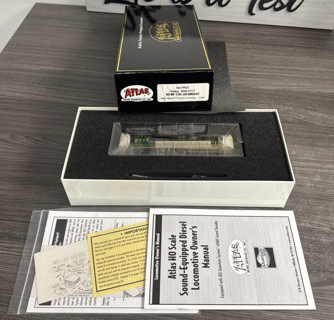Atlas Master Series Gold HO #9425 Reading MP-15DC #2777 DOES NOT RUN/NEEDS TLC!
