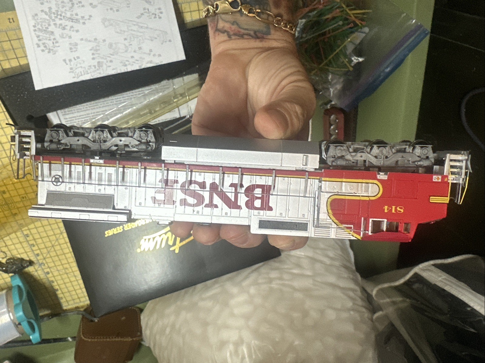 HO Bachmann Spectrum 86027 BNSF GE DASH 8-40CW Diesel Locomotive in Box