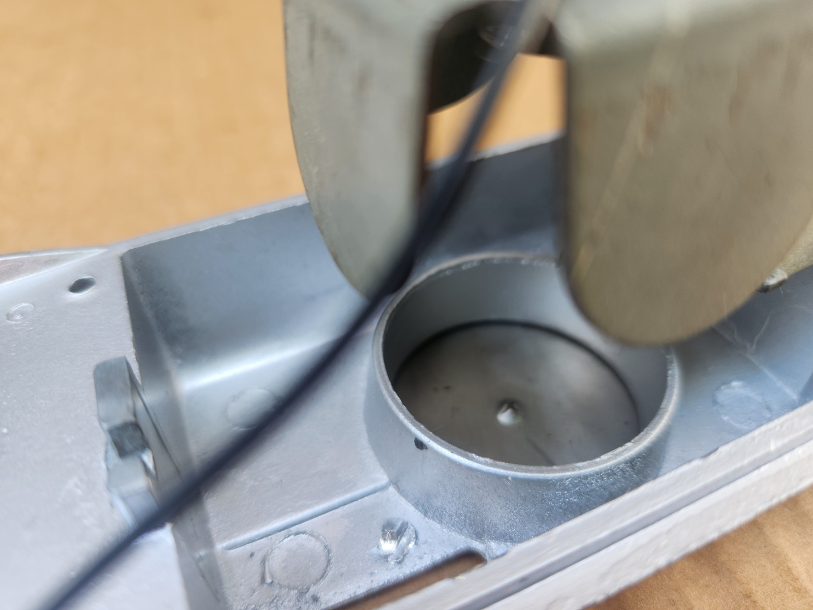 Postwar Lionel 2343 Santa Fe F3 A Operating Horn Chassis Only Very Clean Bracket