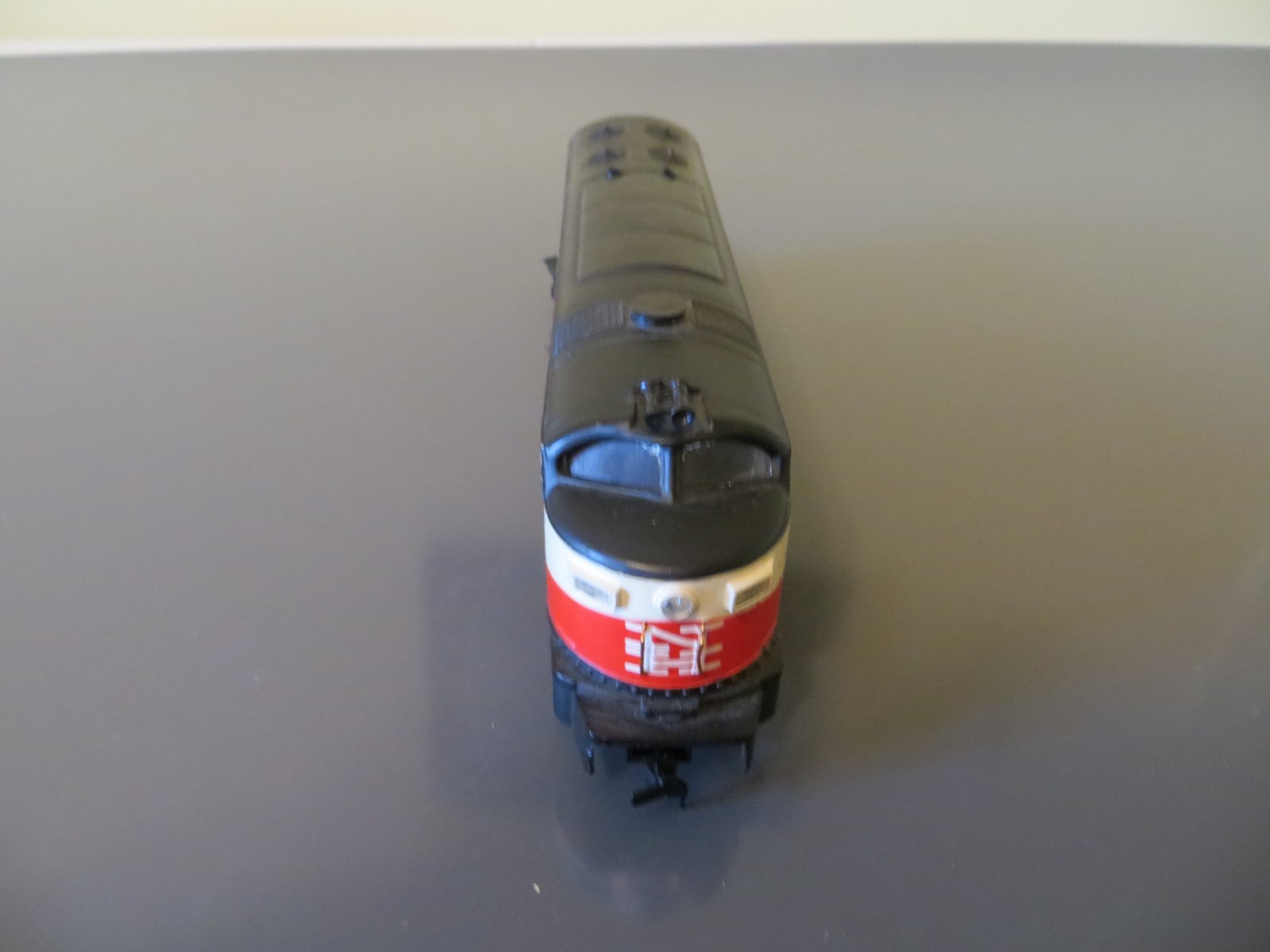 HO AHM Tempo Vintage Lighted New Haven #370 Diesel Locomotive–A329