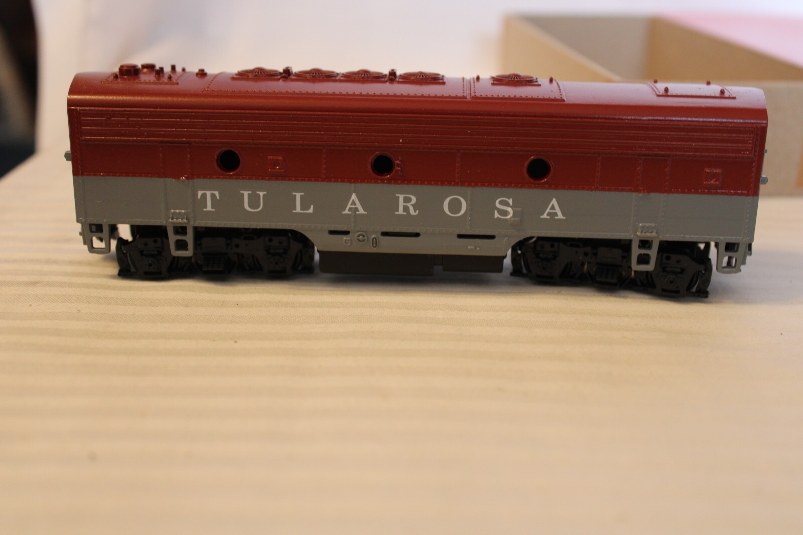 HO Scale Athearn, F-7B Diesel Locomotive, Tularosa, Red & Gray, DUMMY Engine