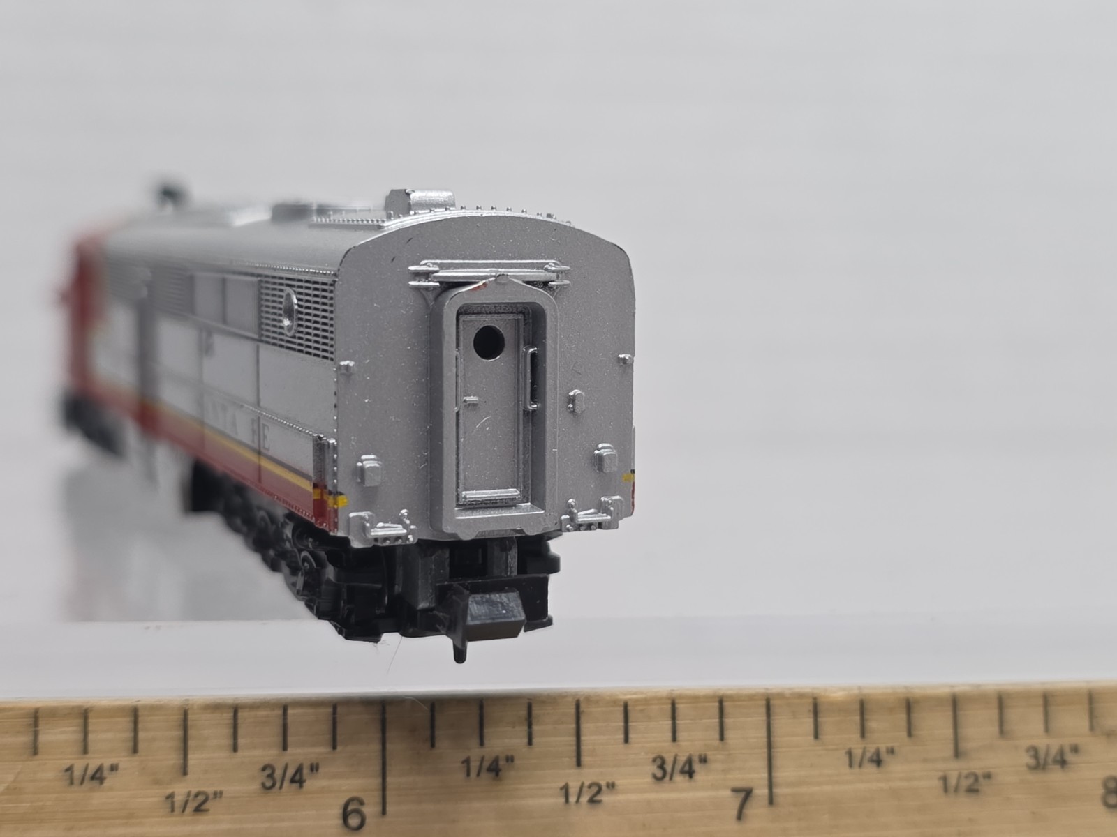 Con-Cor Japan N Scale Santa Fe PA-1 Diesel Locomotive ATSF Runs Well Read Desc.