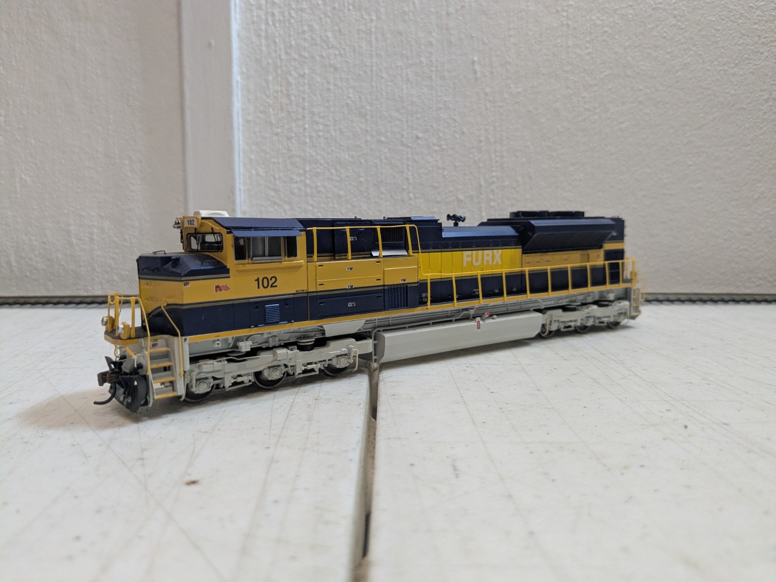 Genesis ATHG69269 – First Union Rail #102 SD70M-2 Diesel Locomotive – DC – HO
