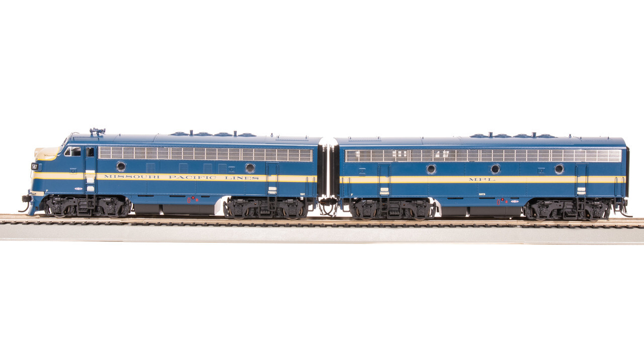 Broadway Limited 8194 HO MP EMD F7 A/B Eagle Scheme A-Unit 587/587B
