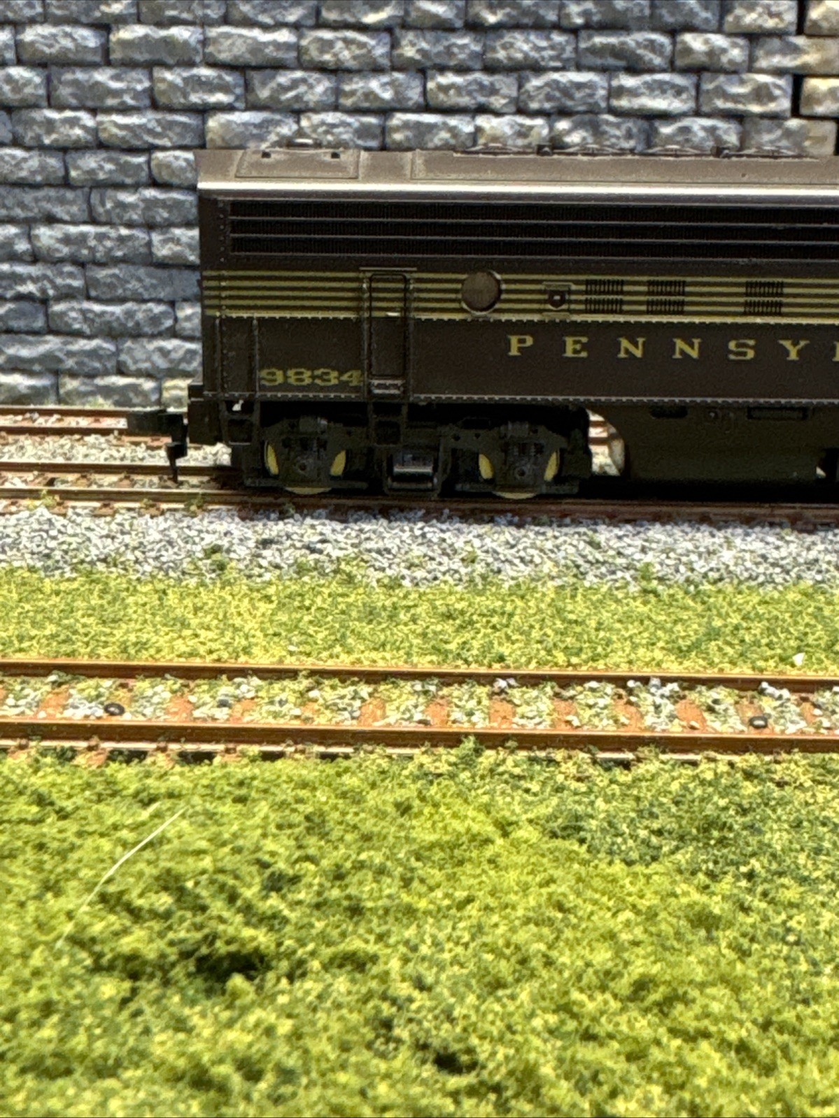 “HO SCALE “”ATLAS”” MODEL OF A PENNSYLVANIA FP7 ENGINE NO 9834.”