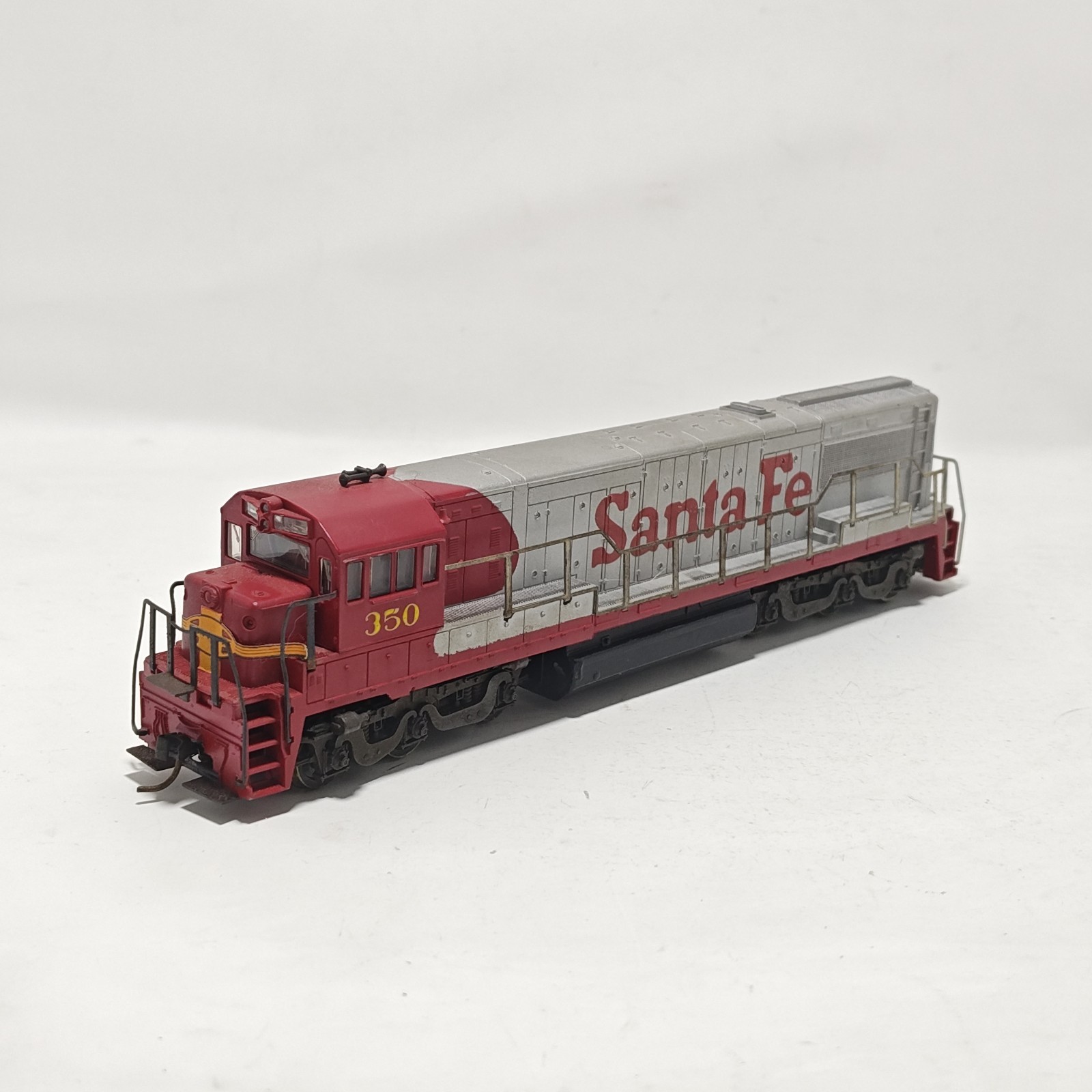 HO Scale Rivarossi 1823 Santa Fe Diesel Locomotive #350 Tested Runs Read Desc.
