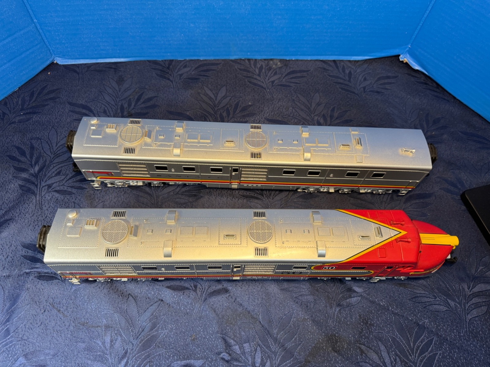 MTH Santa Fe ALCO DL-109 and DL-110 Diesel Locomotive and Powered B Unit,