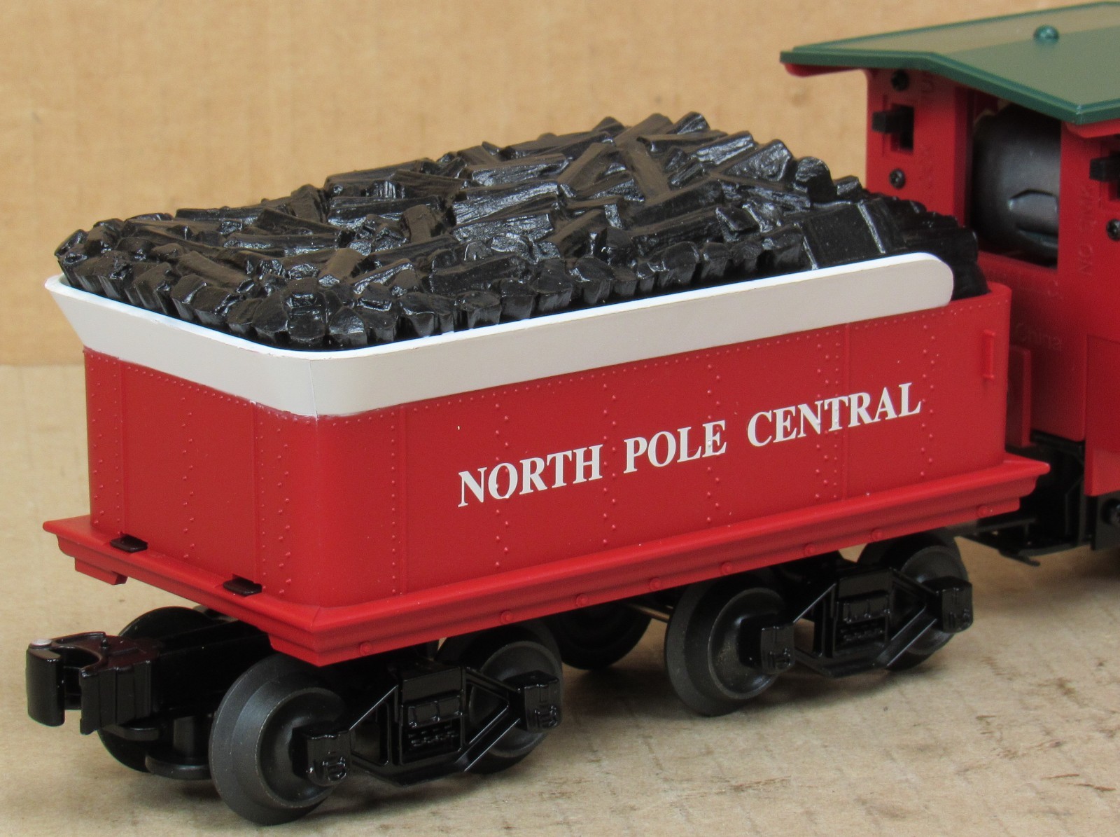 Lionel 18732 Christmas 4-4-0 “General” Steam Engine w/Smoke O-Gauge NOS *