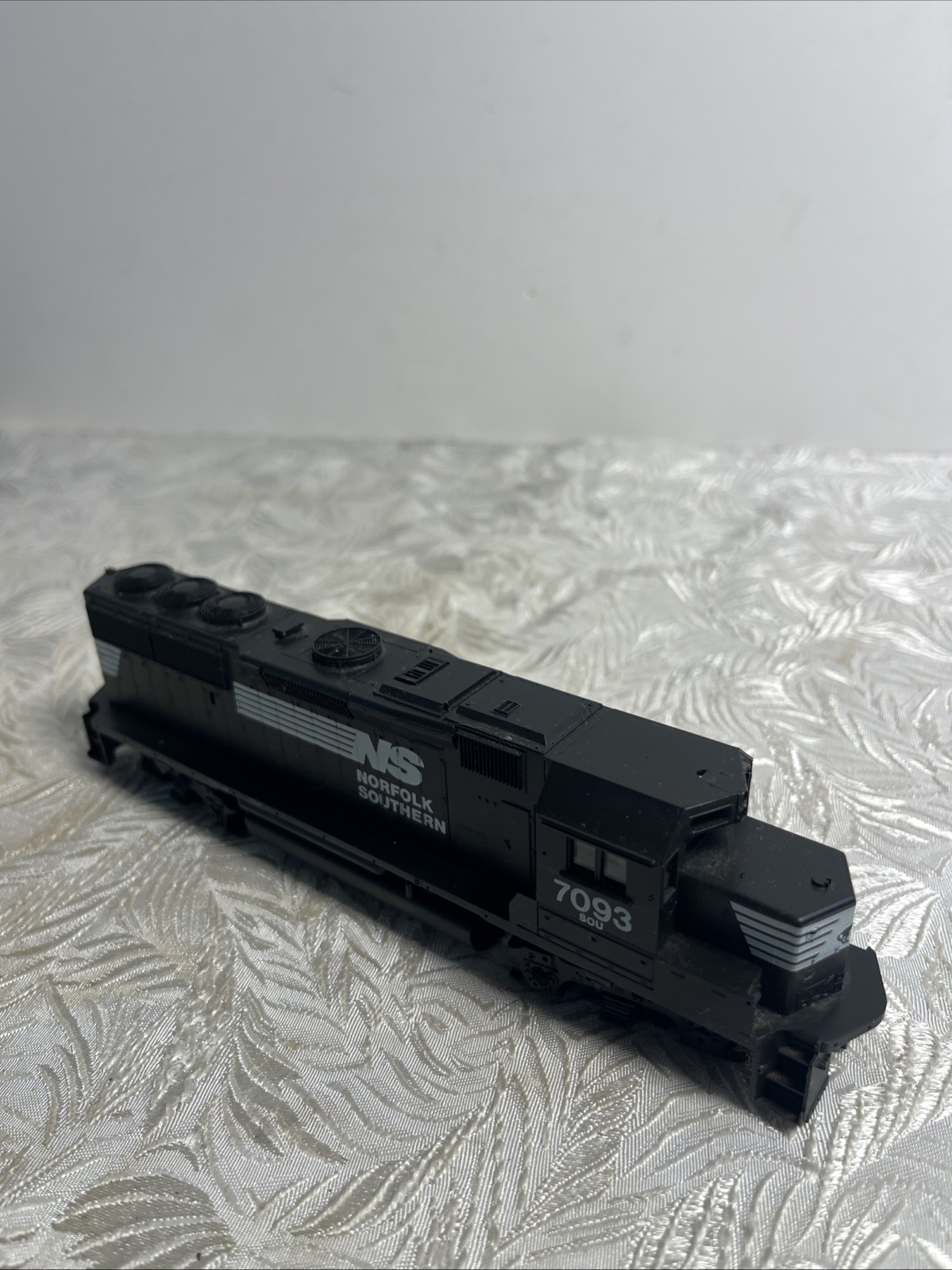Athearn 4630 HO Norfolk Southern GP50 Powered Diesel Locomotive SOU #7093
