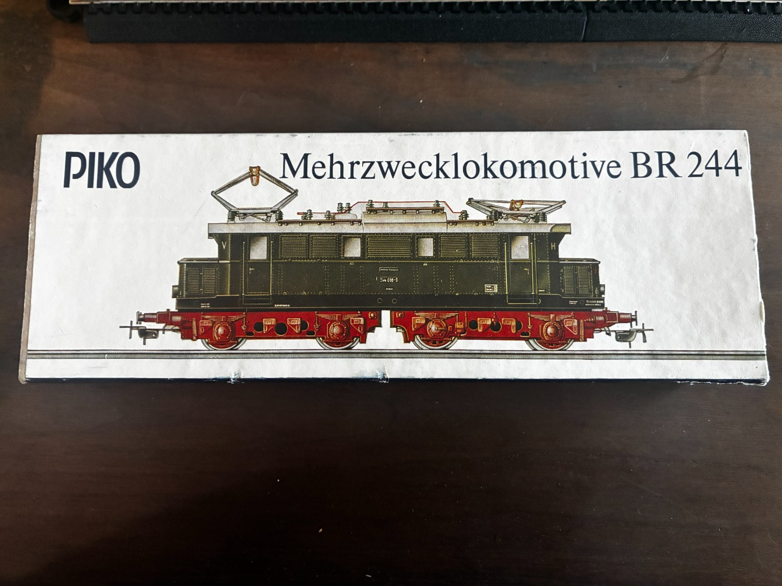 [T-HO] PIKO 5452-CLASS E44 Deutsche Reichsbahn BR244 Electric Locomotive Working