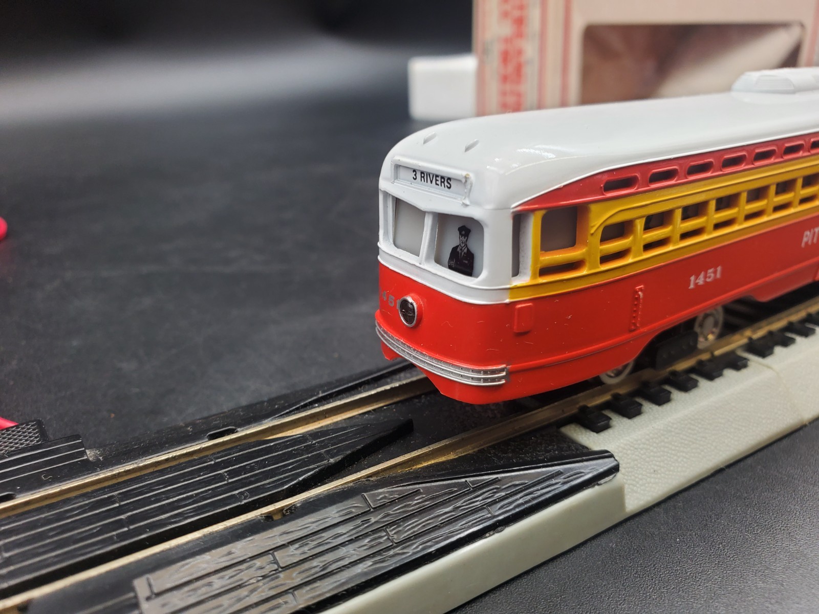 Bachmann HO Scale PCC Streamline Trolley Pittsburgh Railways 41-629-C4 PR