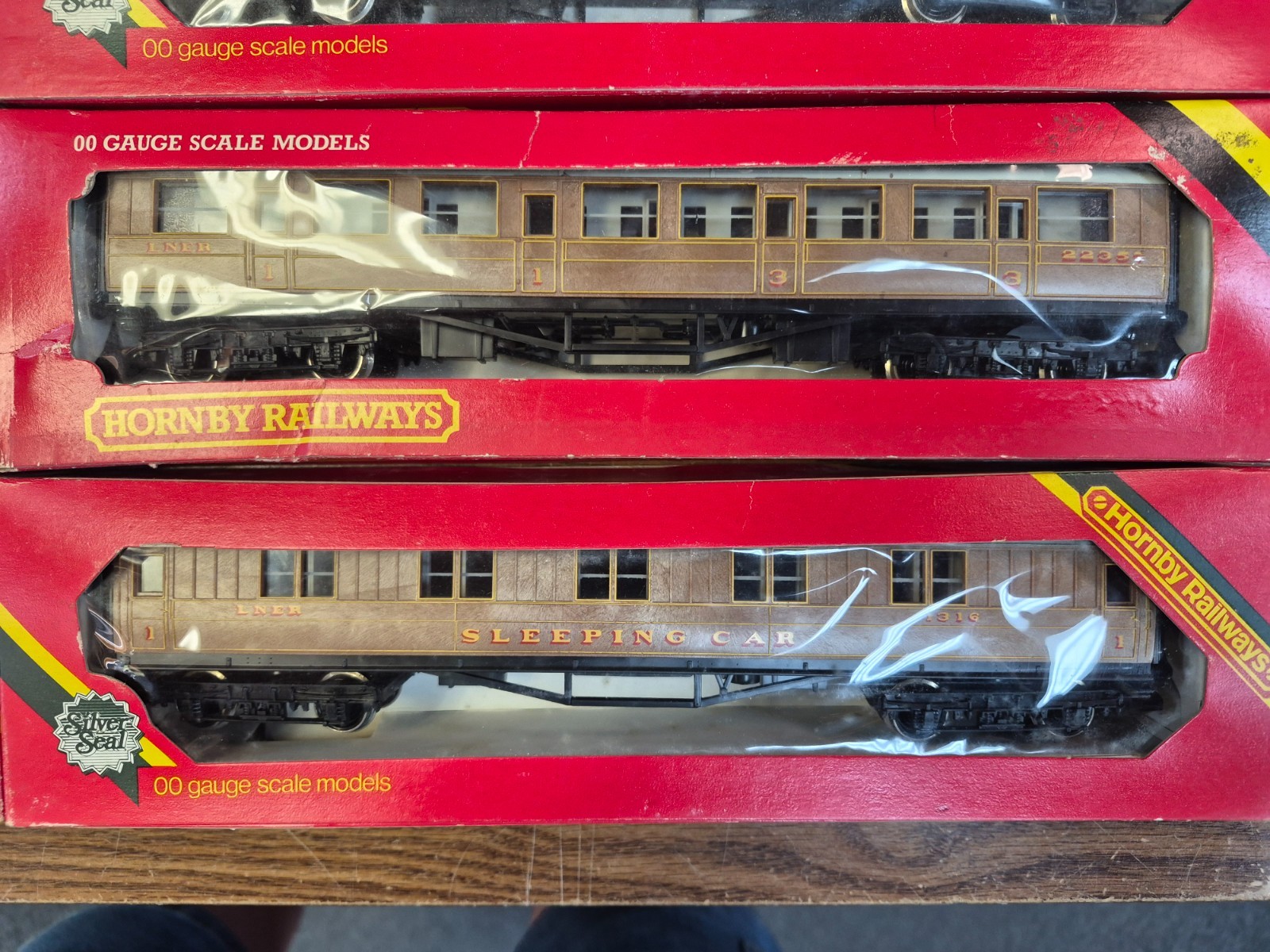 HORNBY 435(4pc),436(3pc)448 LNER TEAK PASSENGER CARS OO SCALE 1:76 PRE OWN BOXES