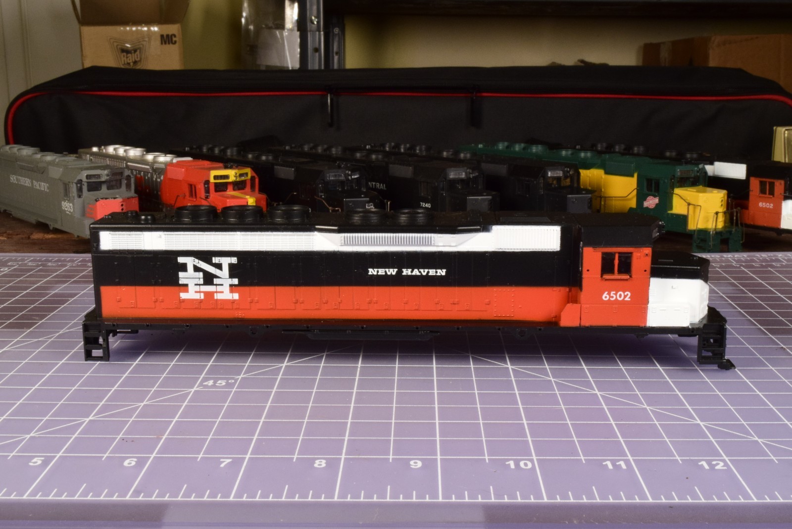 HO SHELL SDP40 New Haven 6502 no railings, cab/eyebrow insert NHV