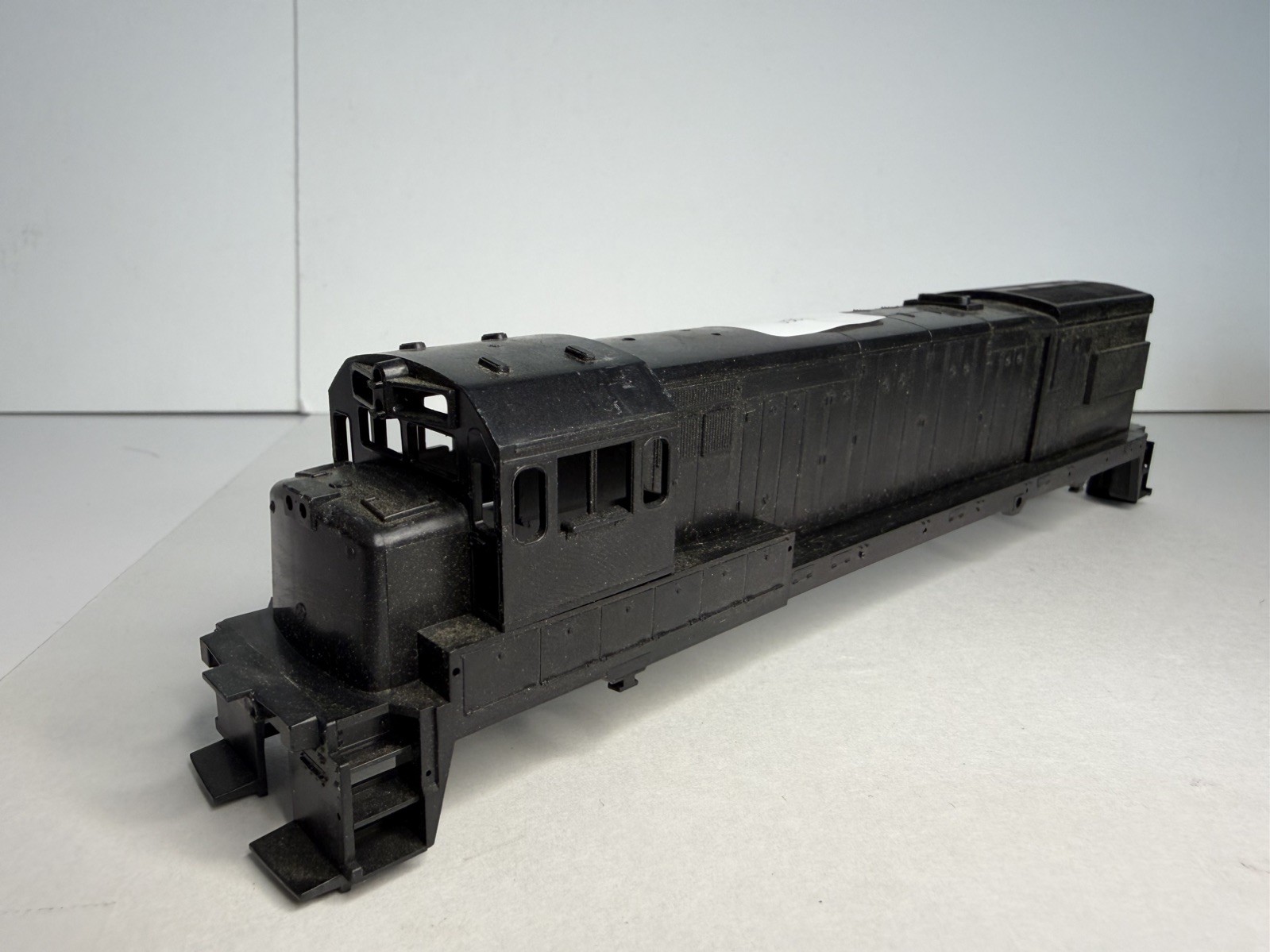 Athearn HO Scale GE U30-B Undecorated Locomotive Shell