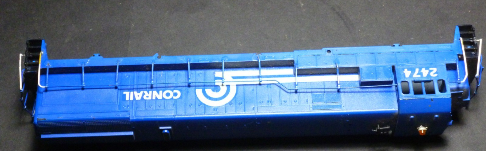 Ho Athearn Diesel locomotive shell U30C Conrail