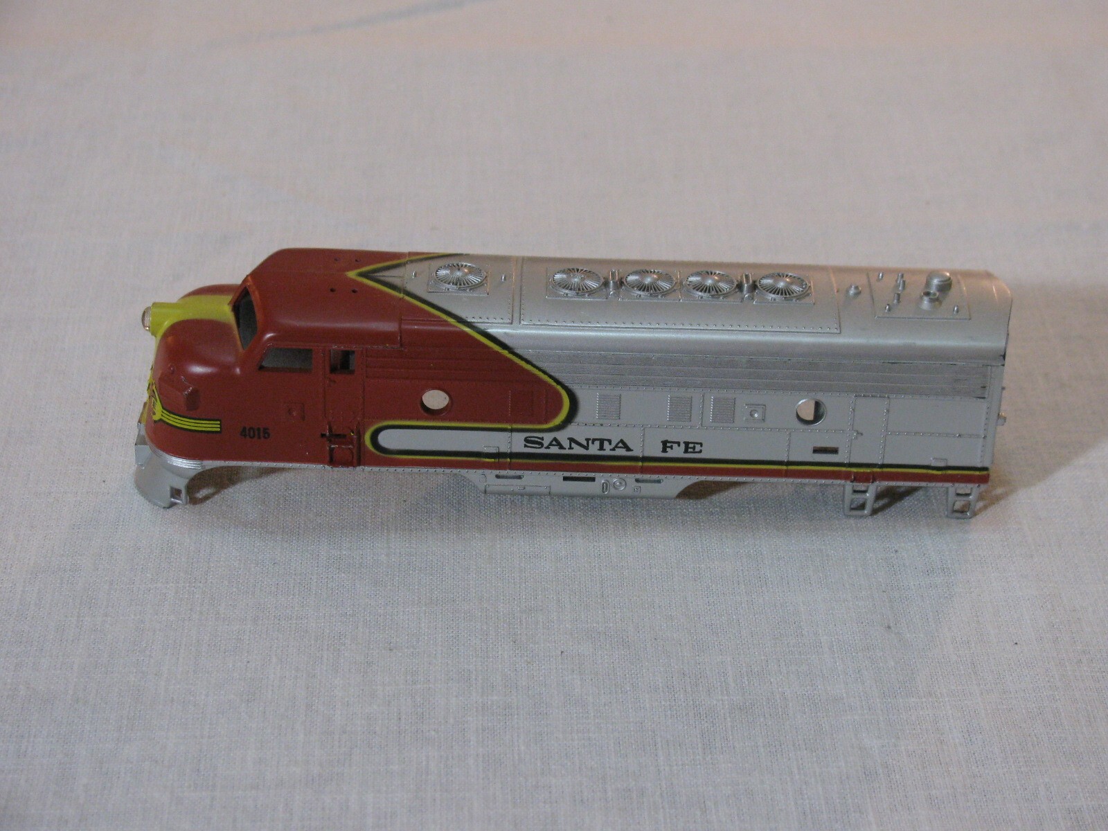 Vtg HO Scale Diesel Locomotive Shell ONLY, Santa Fe #4015, Unbranded a rr