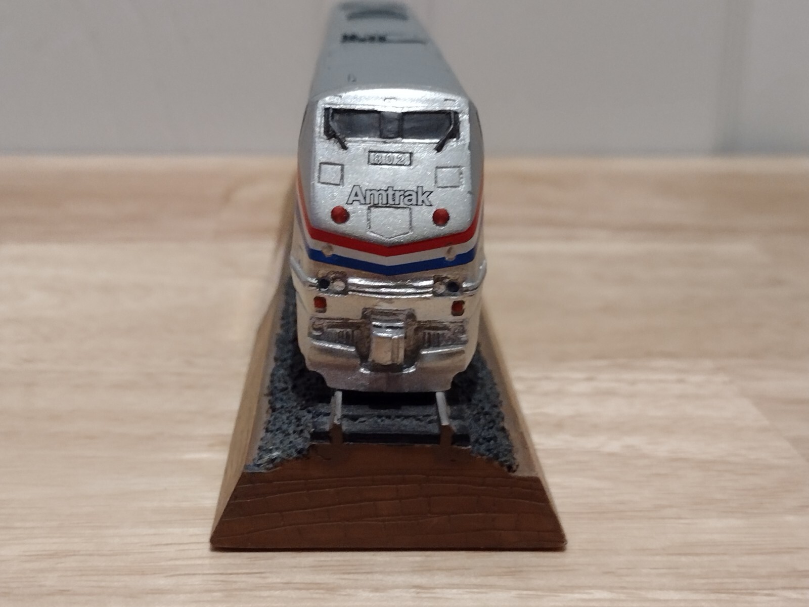 Amtrak P-40 Genesis Series Locomotive 1/110 Scale Desktop ERTL