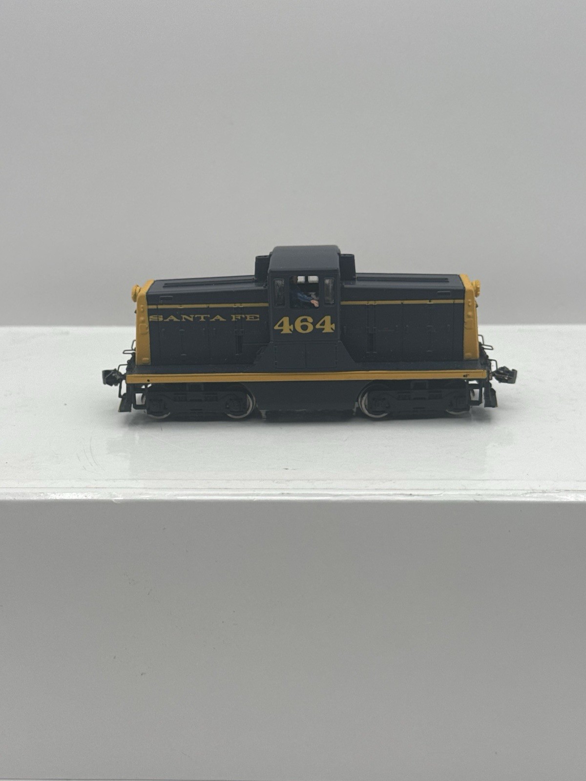 GE 44 Ton Diesel Switcher Santa Fe Blue And Yello #464