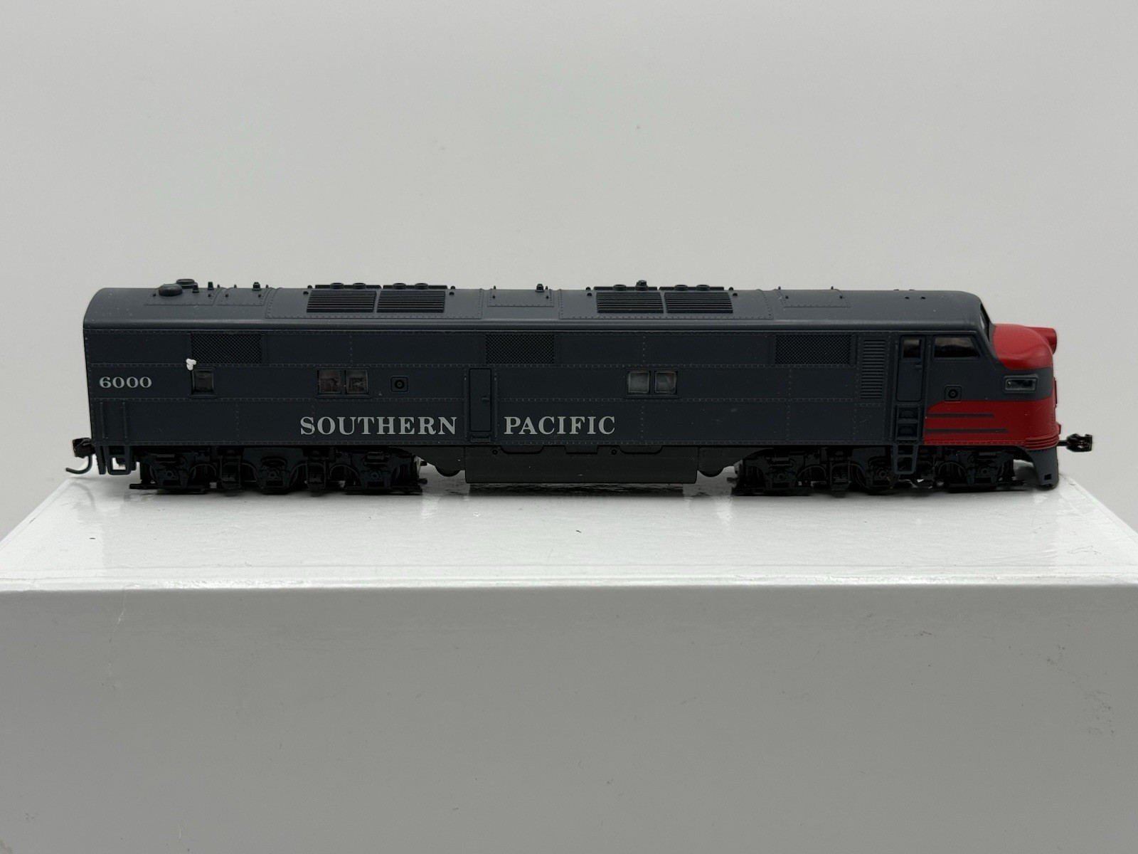 HO Scale, Con-Cor EMD E-7A. Southern Pacific CAB #6000. PWRD