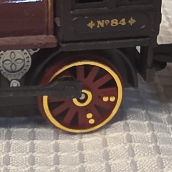 HO Gauge Steam Locomotive 4-4-0 No. 84 Red Black Gold Brown Plastic Model