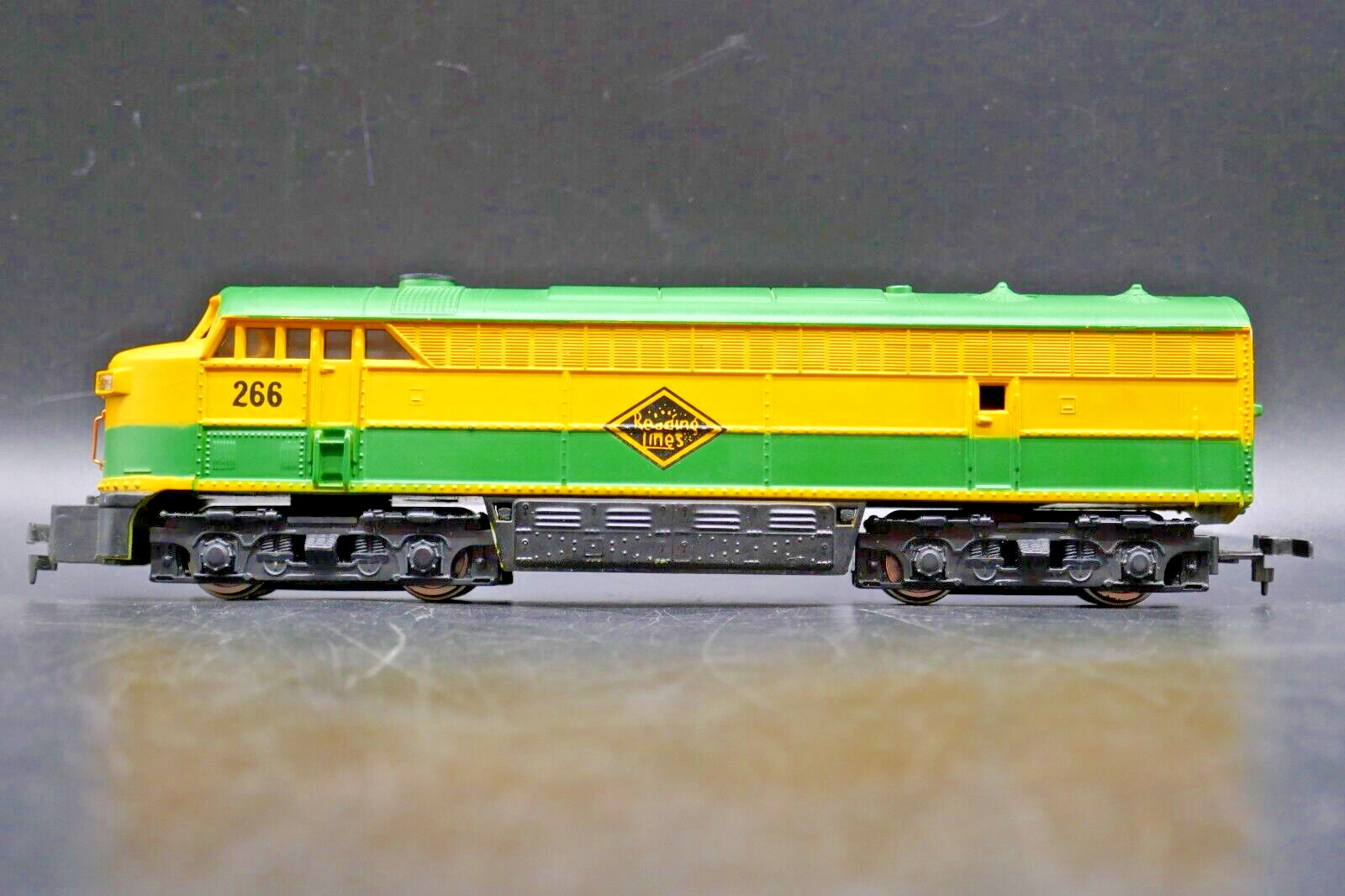 HO AHM Tempo Yugoslavia Reading Lines FM Diesel #266 – Tested & Working