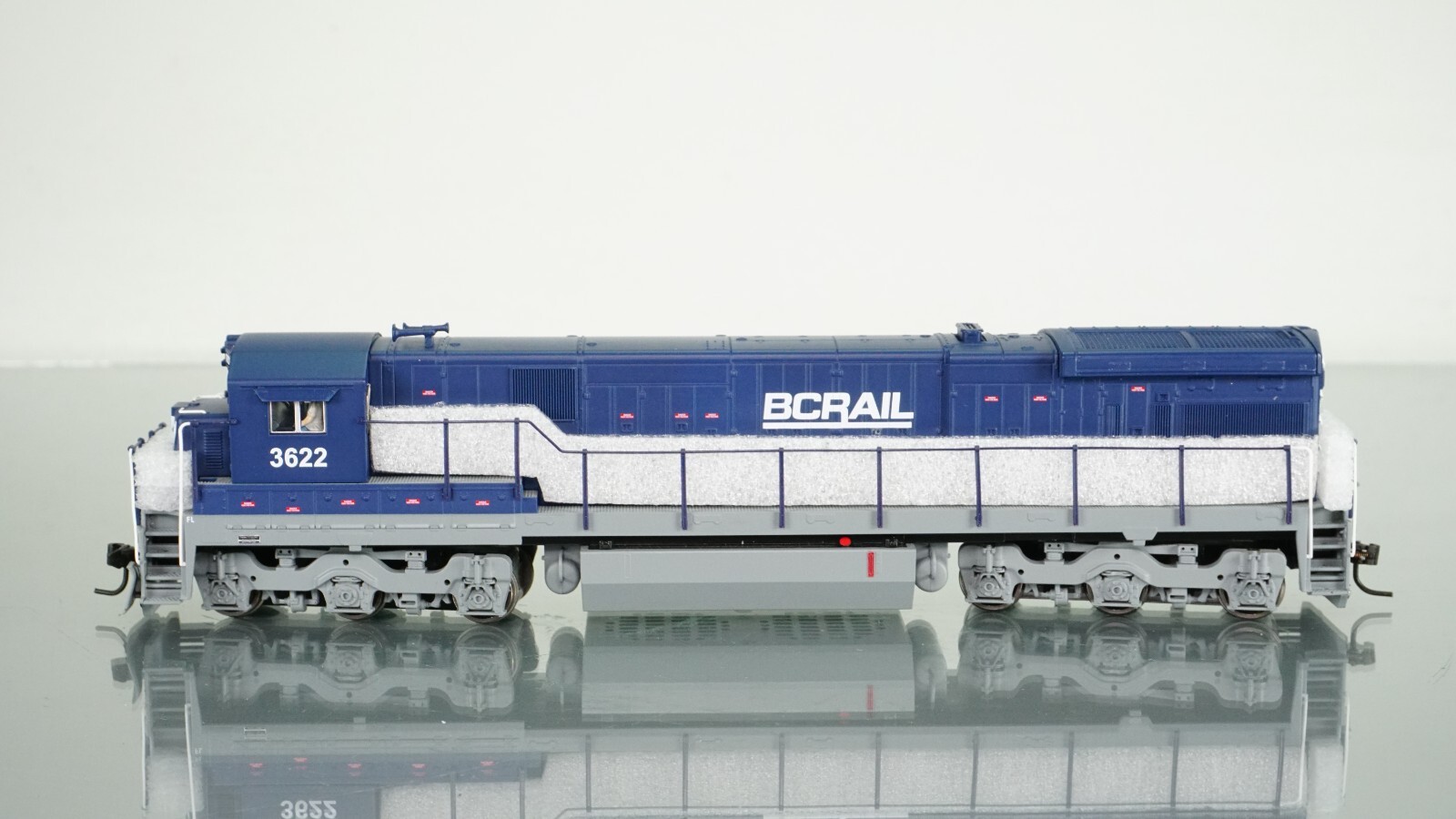Broadway Limited GE C30-7 BC Rail 3622 DCC w/Sound HO scale