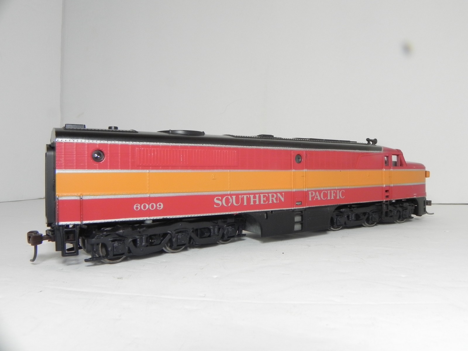Athearn HO Scale PA-1 Powered Locomotive Soutern Pacific No. 6009