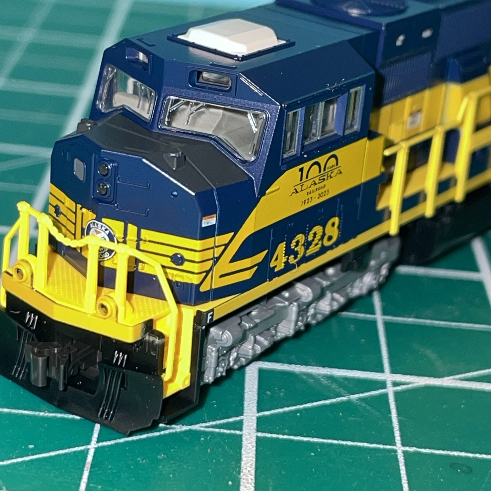 New! Kato N-Scale 176-6412 SD70MAC Alaska 100 Years $145.00 Make Offer