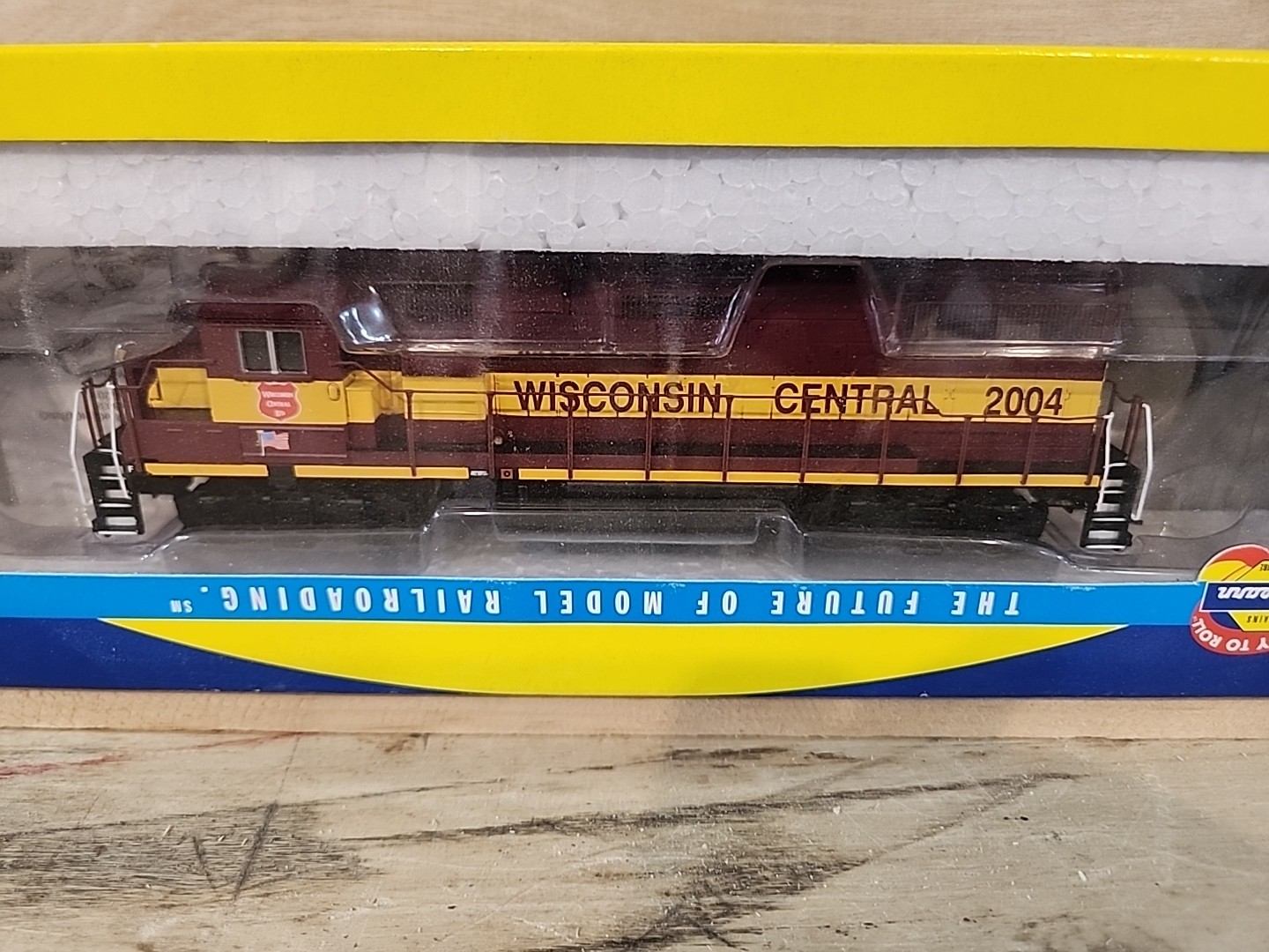 Ho Scale Athearn Wisconsin Central GP38-2 Diesel Locomotive #2004