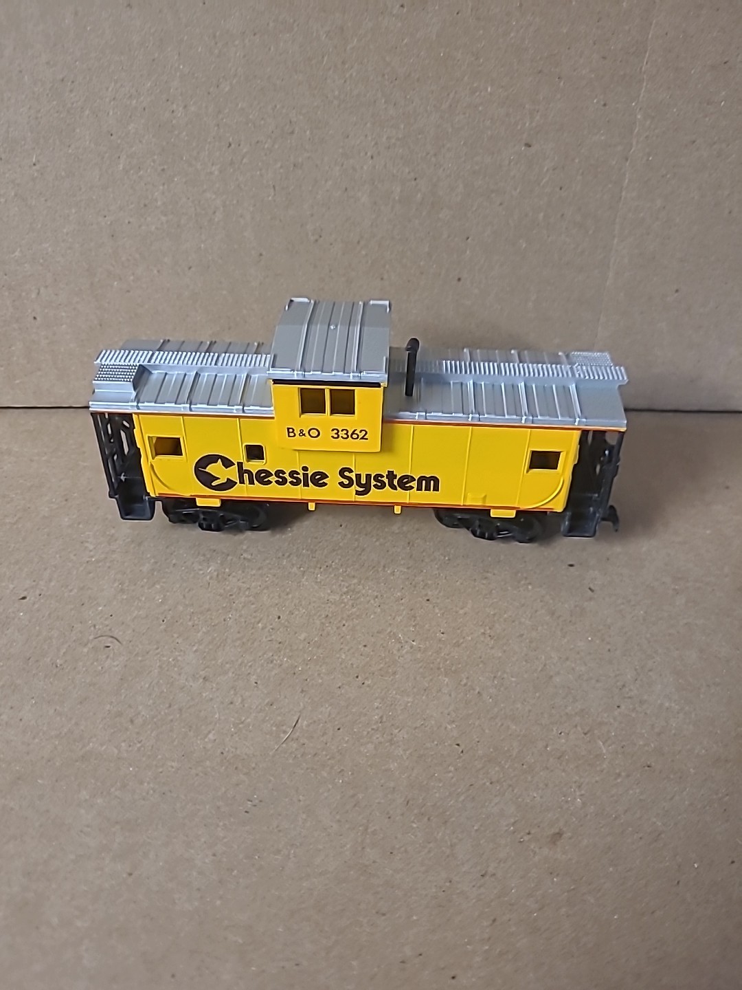 COX HO Model Railroad Train B&O 3362 Chessie System Caboose Rail Car