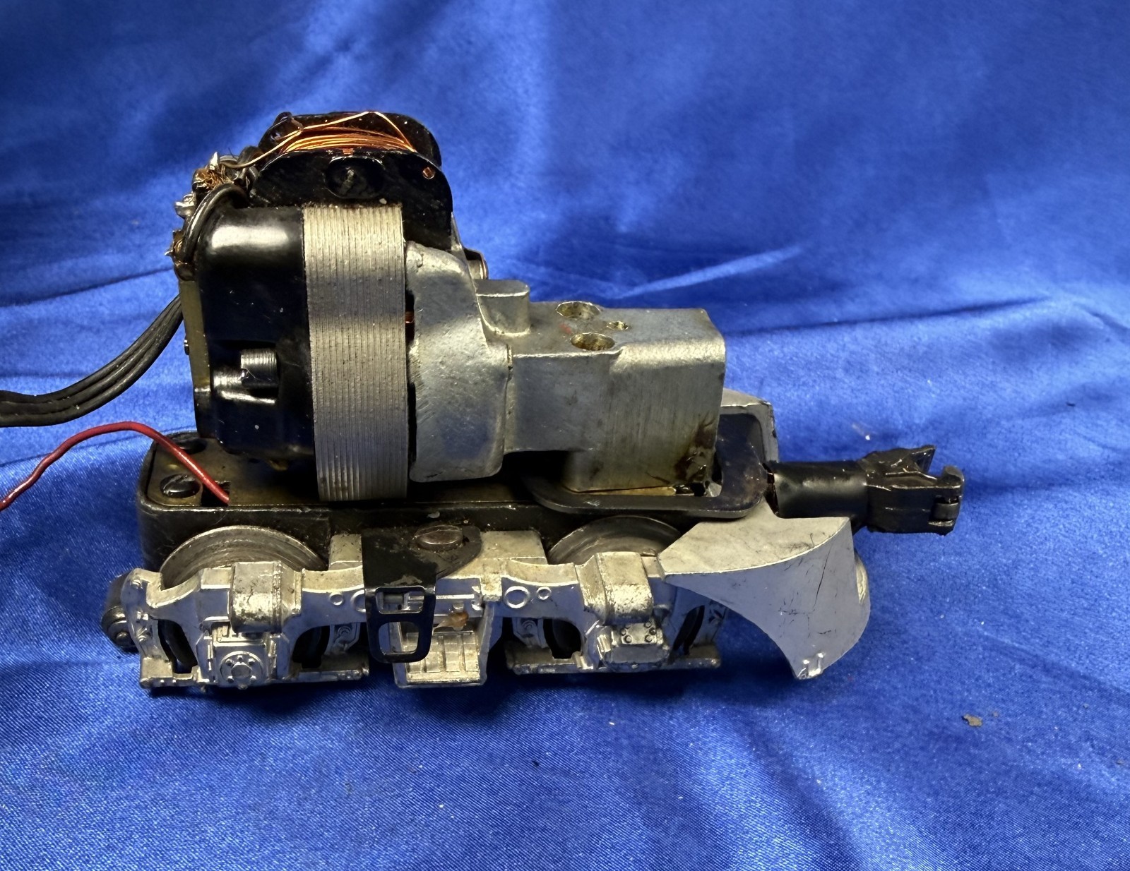 Lionel 2343 Santa Fe F3 Diesel Front Motor and Truck w MagneTraction