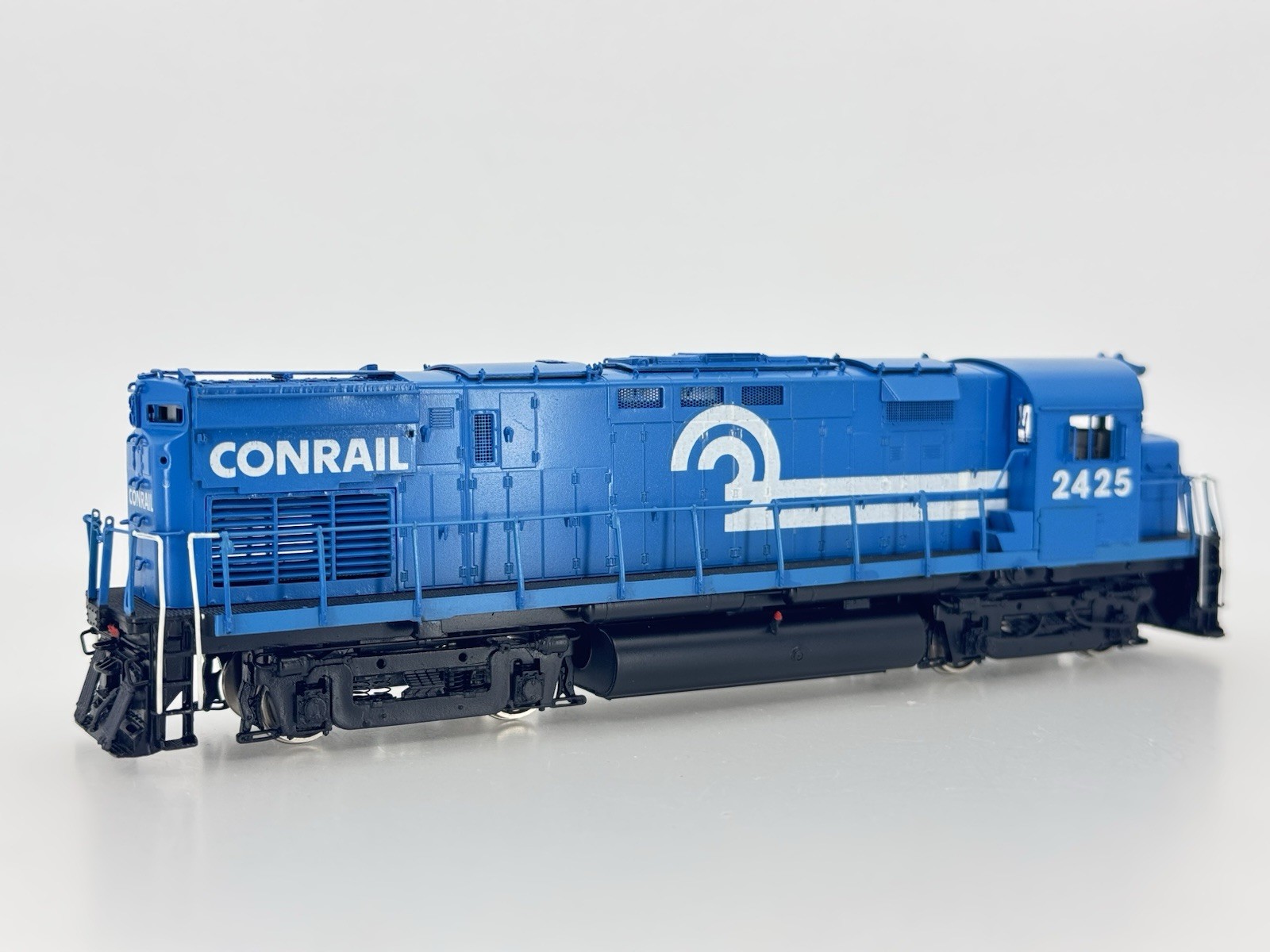 HO Scale Overland Models OMI 1925 Conrail Alco C425 Diesel Locomotive CR #2425