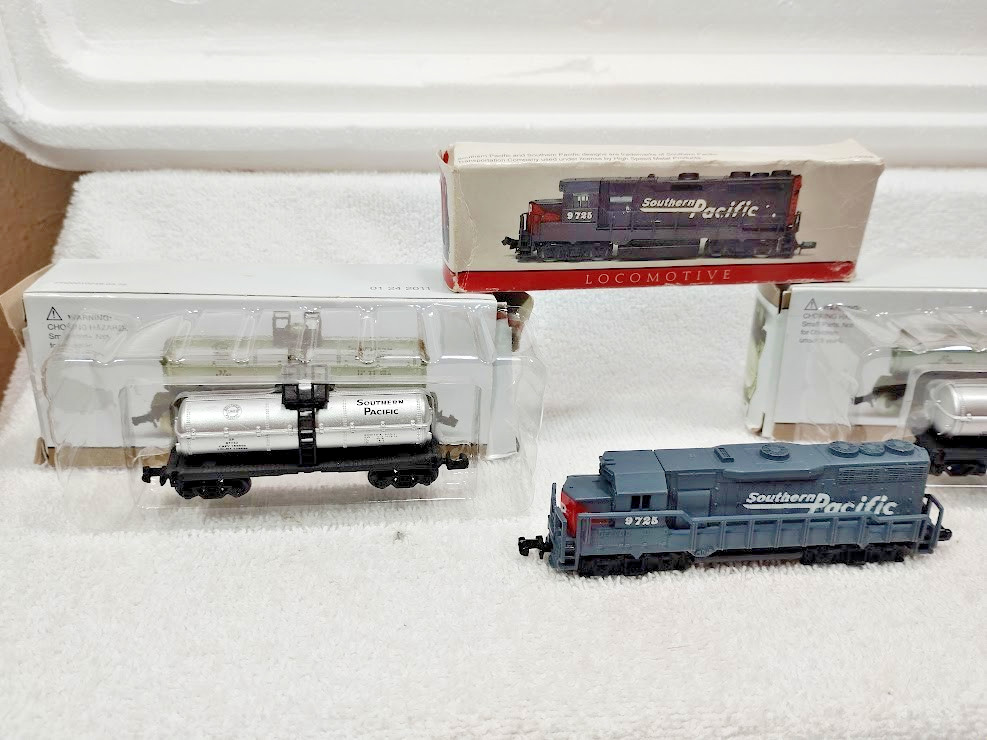 N Scale High Speed Southern Pacific # 9725 Diesel & Tank Car In Original Boxes