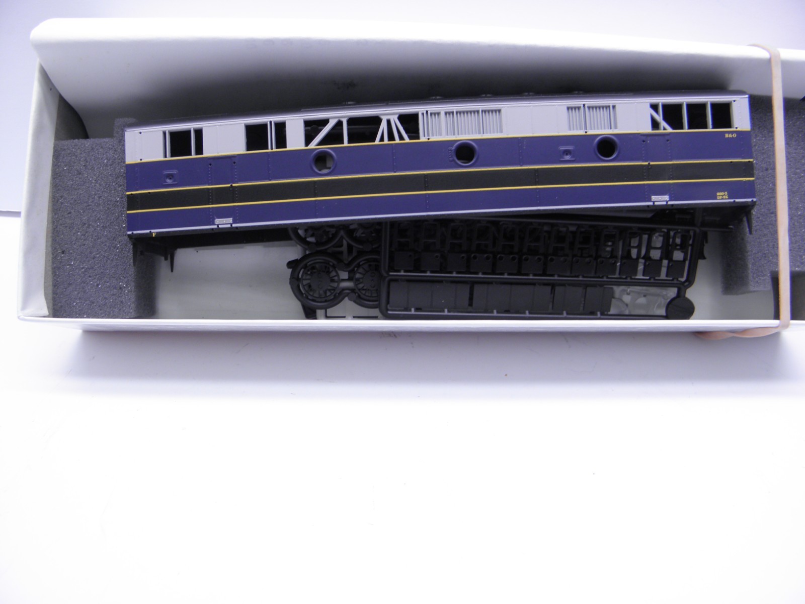 INTER MOUNTAIN – F-7B LOCOMOTIVE SHELL KIT BALTIMORE & OHIO #269- X HO SCALE KIT