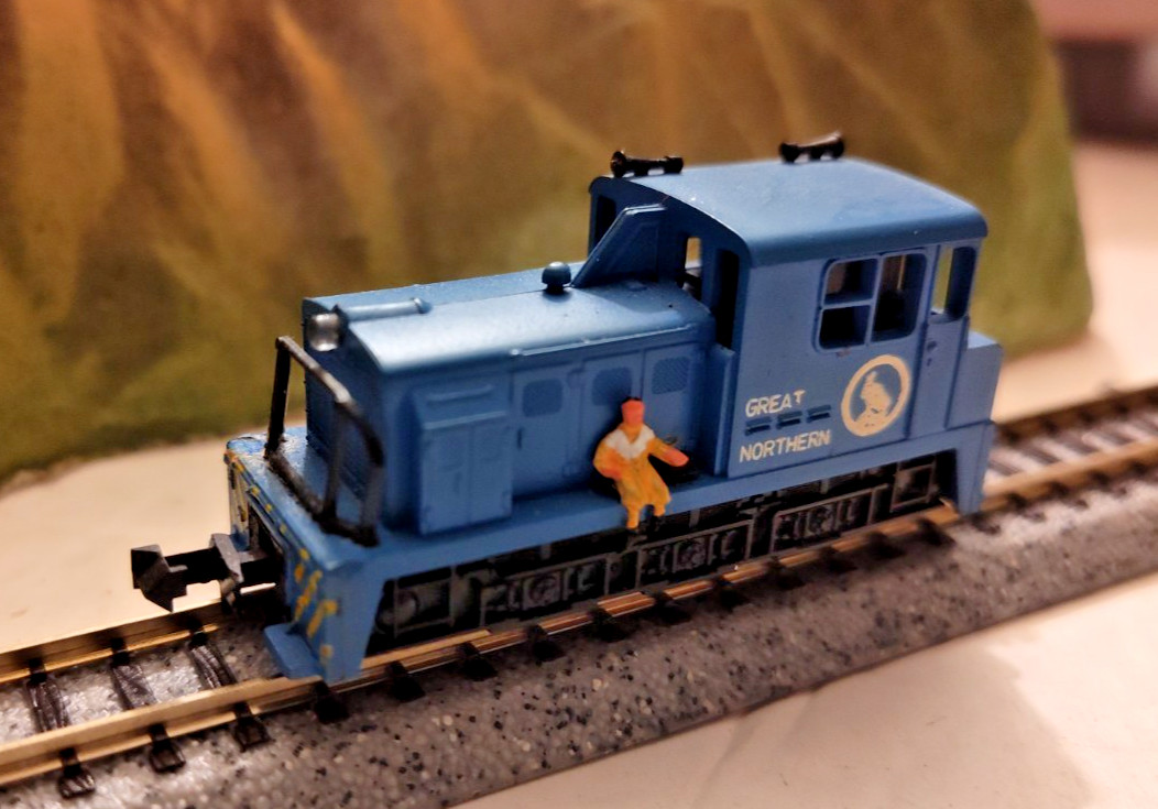N Scale Great Northern Diesel locomotive switch engine Rare