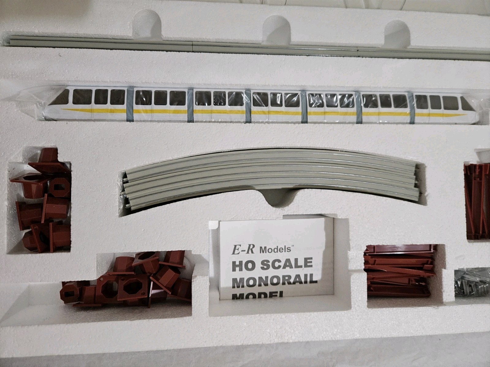 E-R Models Monorail Set Yellow Stripe #4902 HO Scale