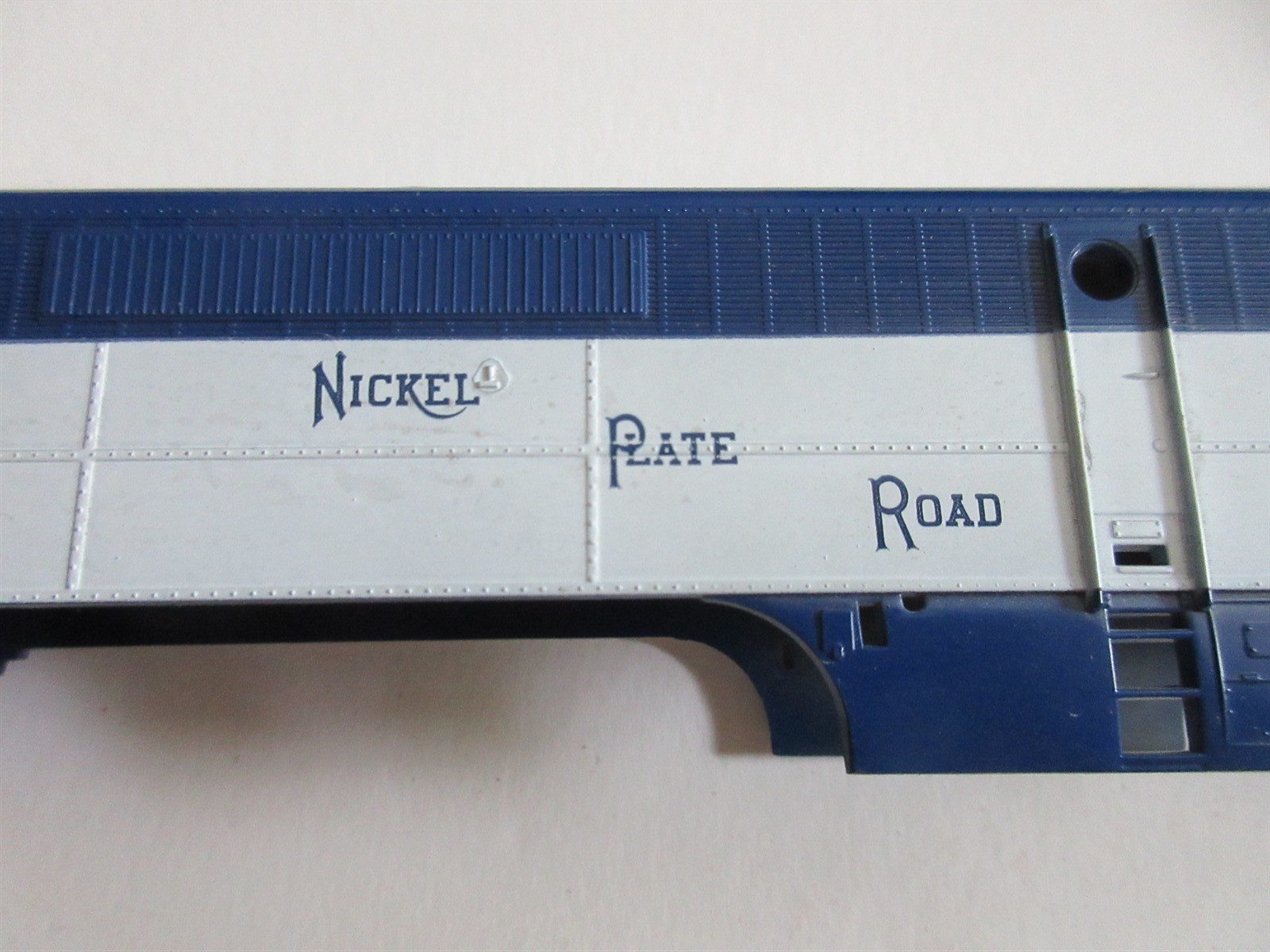 Athearn HO Nickel Plate Road #182 SHELL ONLY 9″