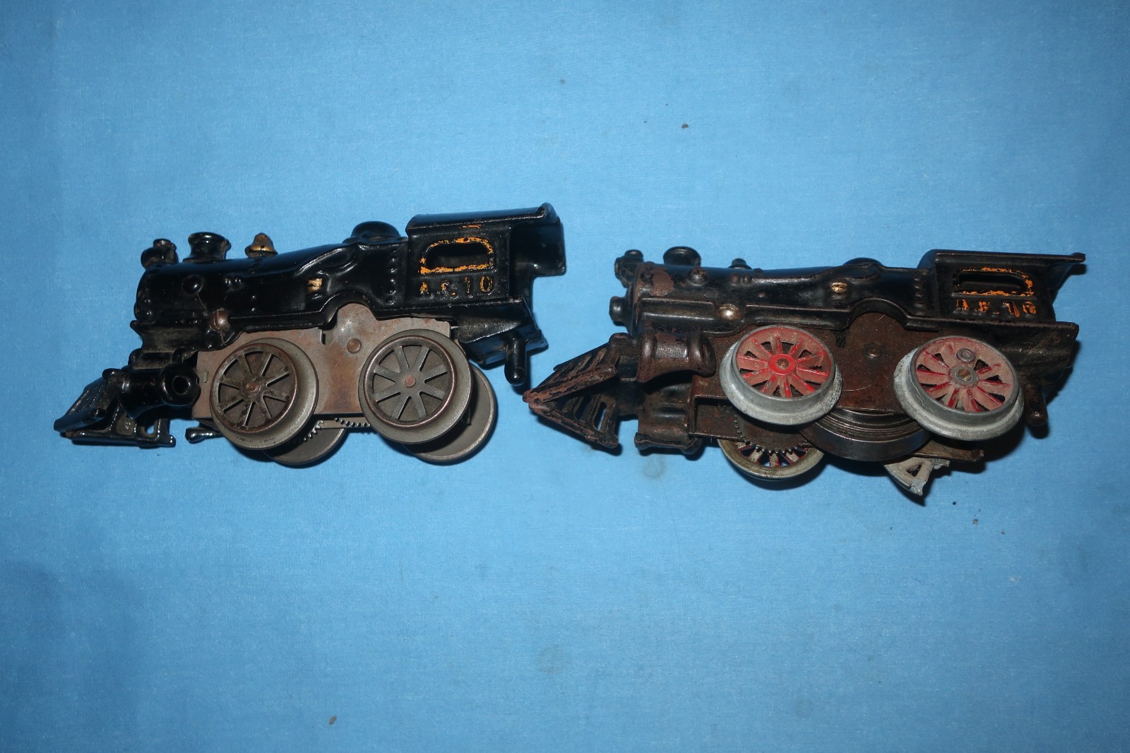 2 American Flyer Pre-war O Gauge #10 Clockwork/Wind-up Cast Iron Locomotive.