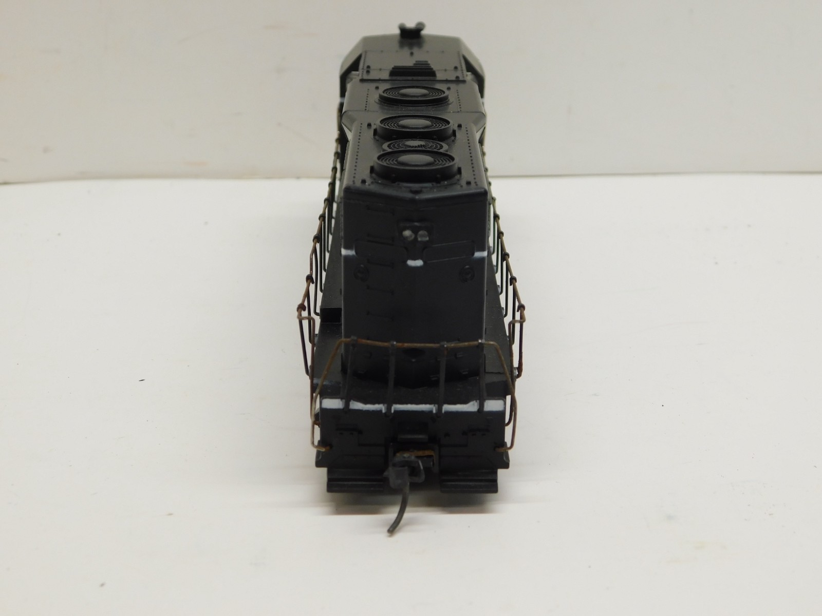 Athearn HO Blue Box Illinois Central GP35 Diesel Engine #9432-Unpowered Dummy