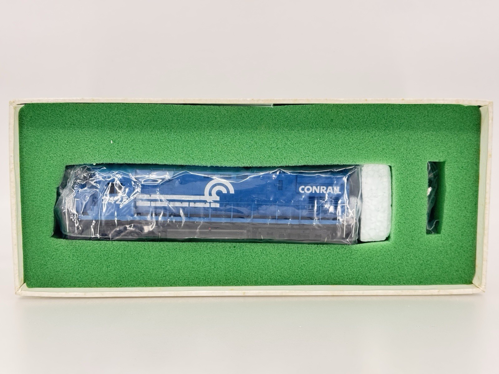 HO Scale Overland Models OMI 1925 Conrail Alco C425 Diesel Locomotive CR #2425