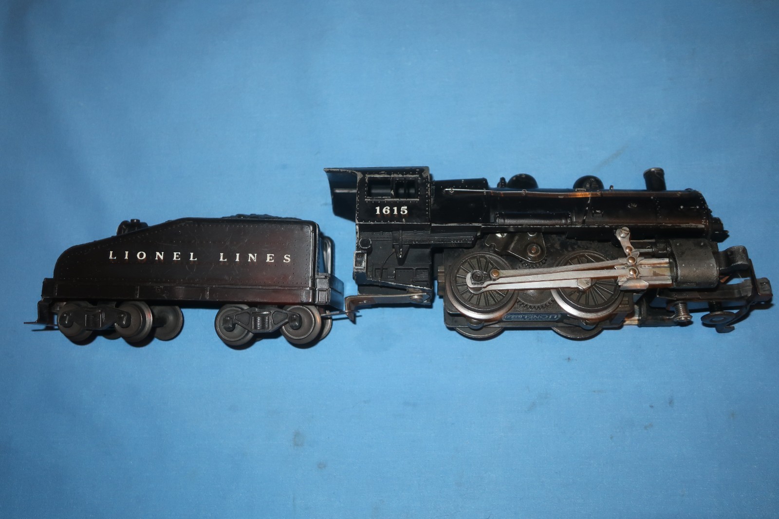 Lionel #1615 Steam Locomotive Switcher with Slope Back Tender. Runs well