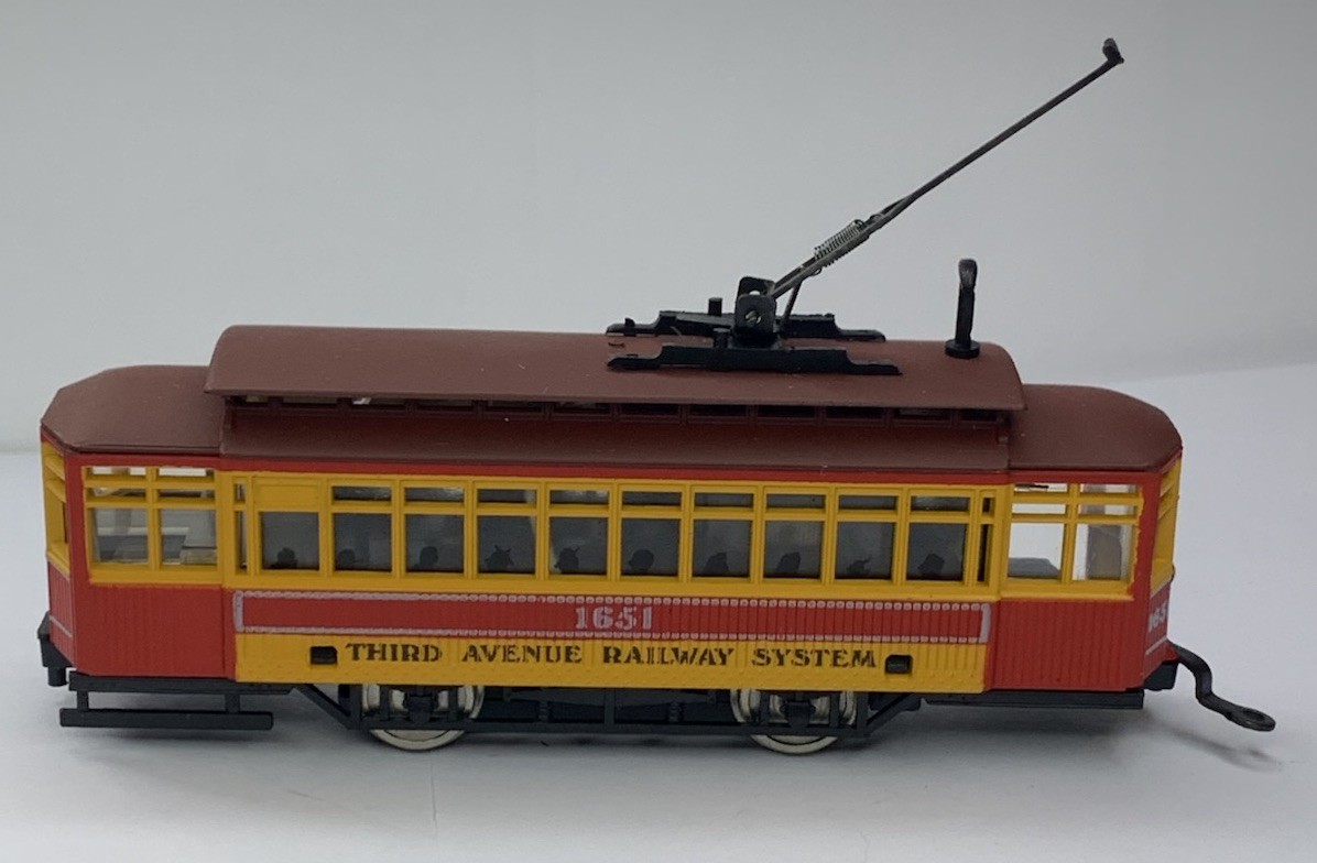 AHM HO Scale Third Avenue Railway System Trolley Car 1651 Single Pole Lights VTG