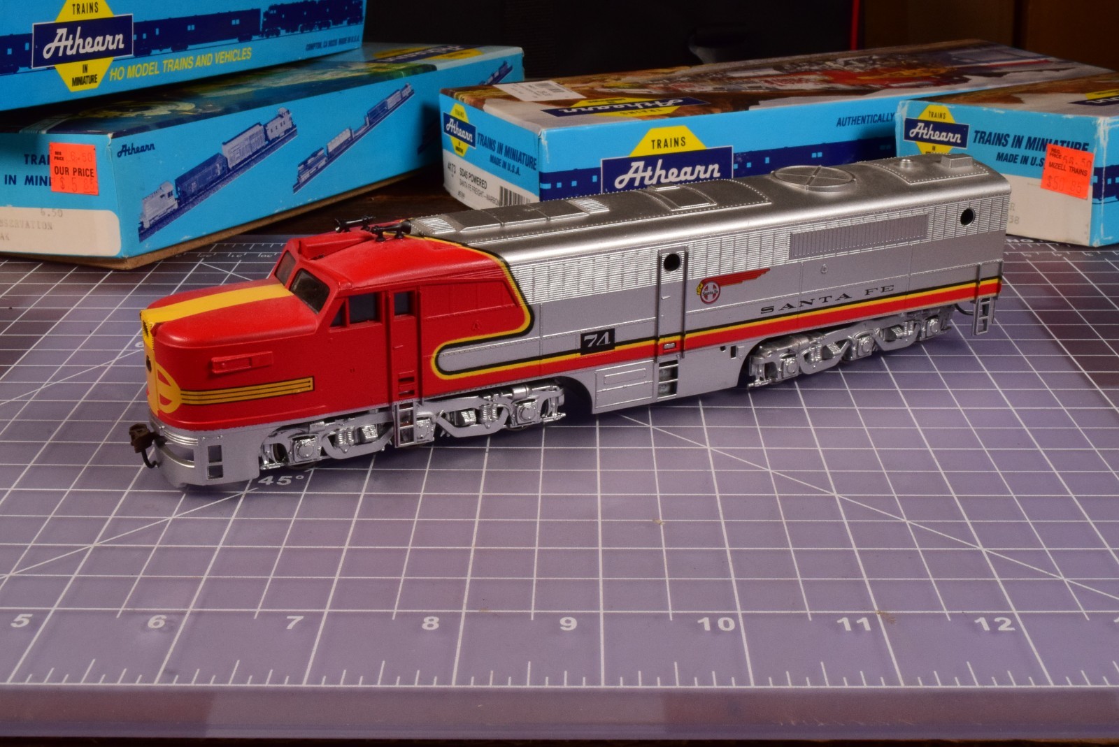 near TrkRdy 14.9 oz Good Working Condition Santa Fe PA1 Warbonnet 6 axle 2ND
