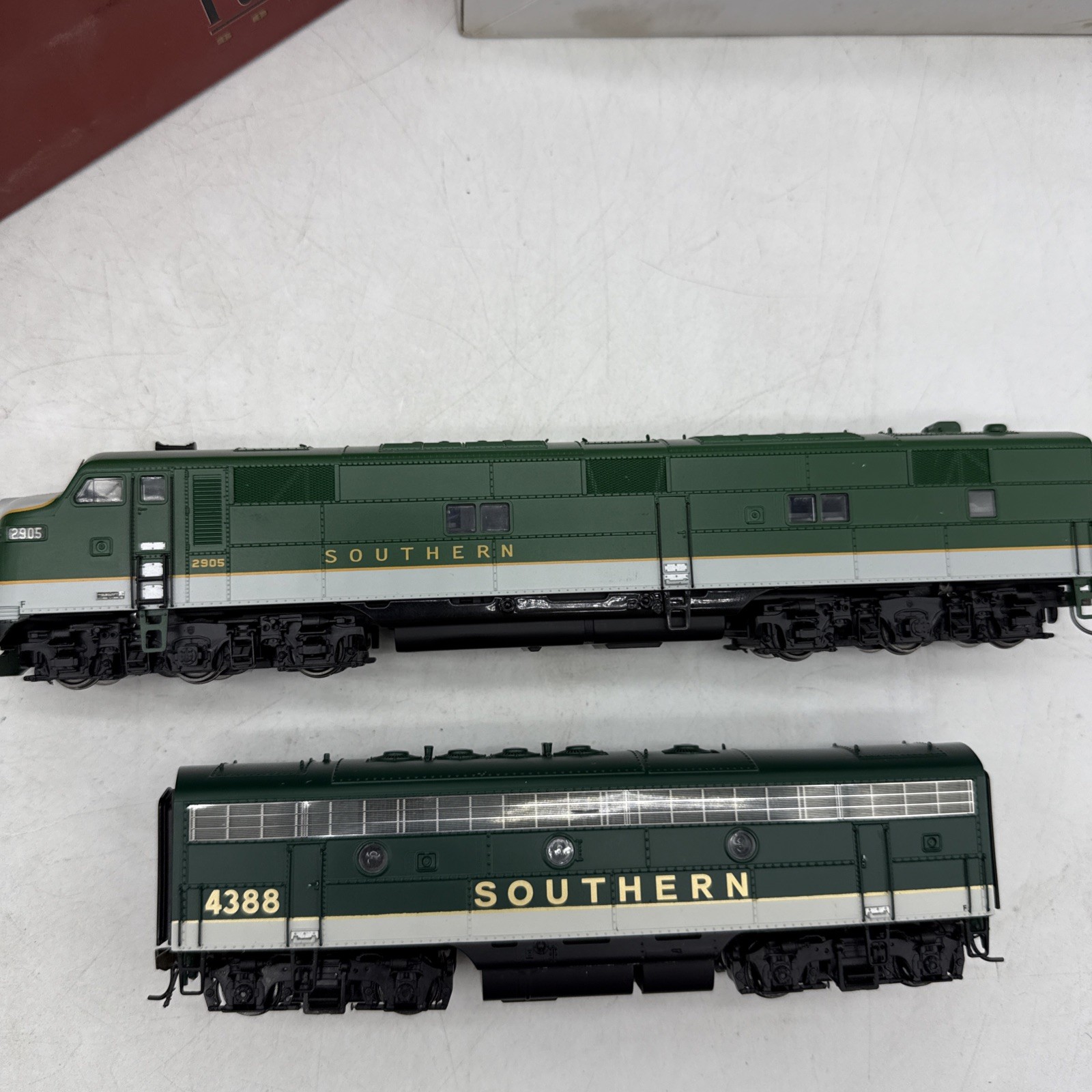 Broadway Limited HO Southern Railway Paragon DCC And Sound EMD E7A #2905 B Unit