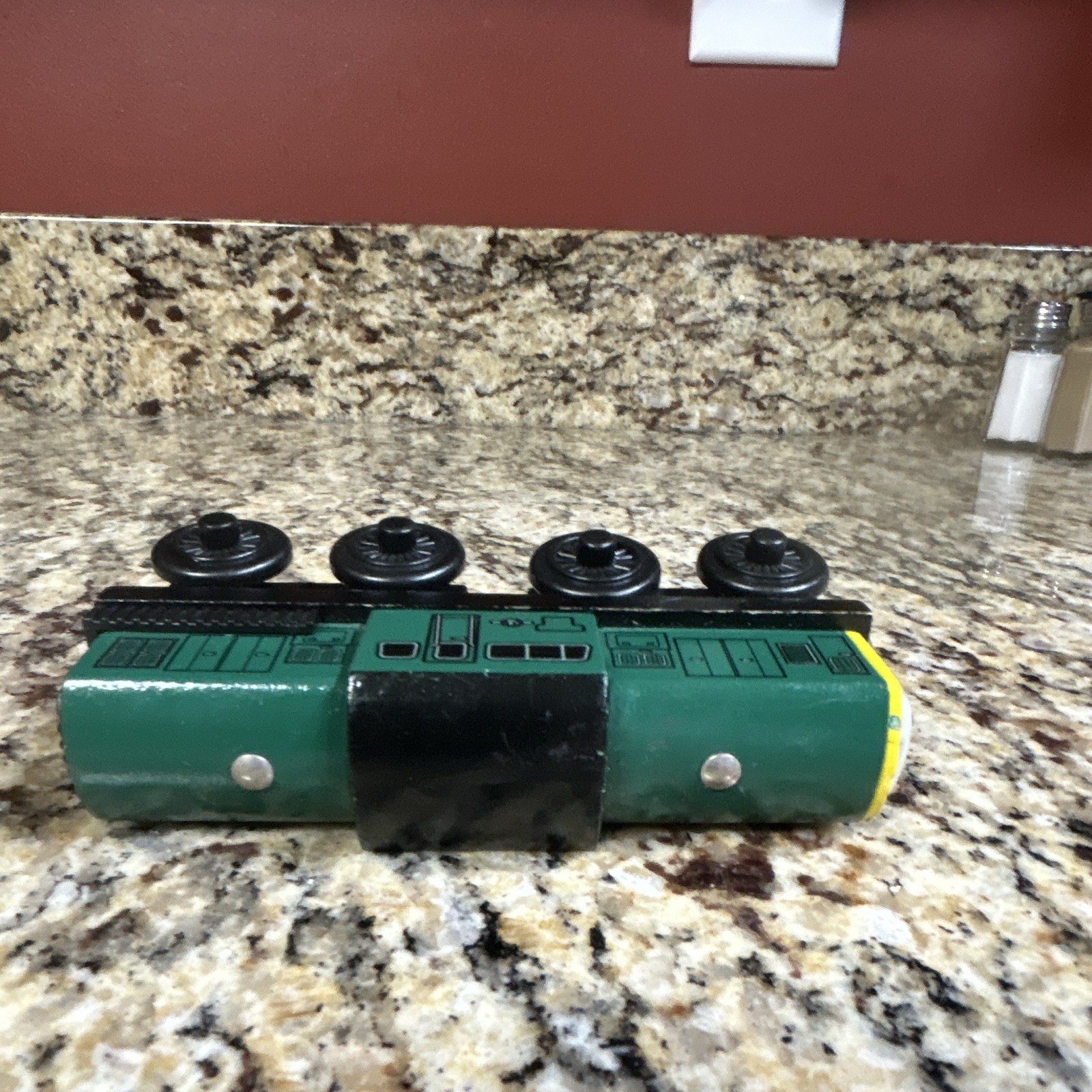 Thomas & Friends Wooden Railway Derek Diesel Locomotive Wood Green/Yellow/Black