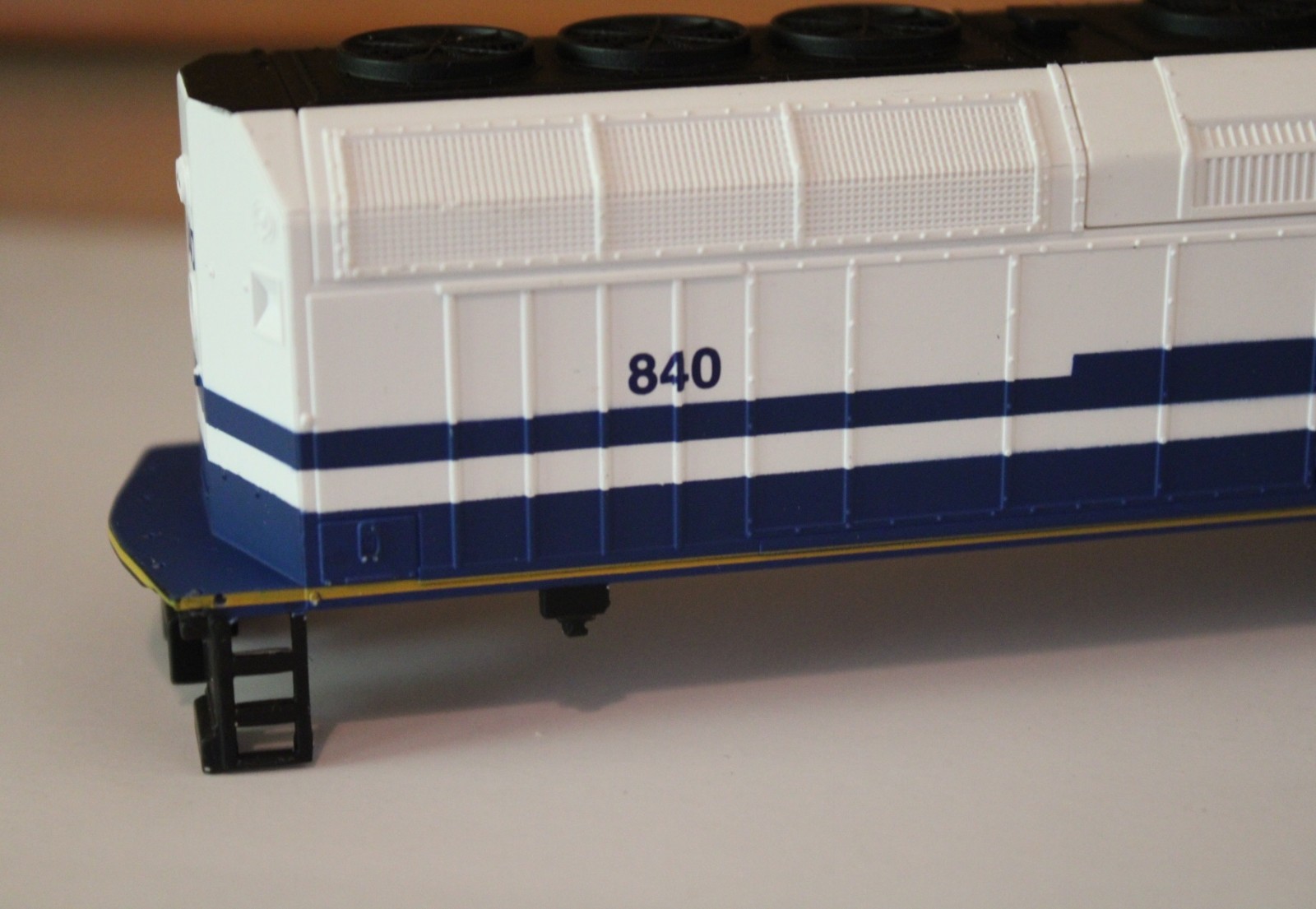 *SHELL ONLY* HO Scale WALTHERS TRAINLINE F40PH LOCOMOTIVE METROLINK #840 READ!!