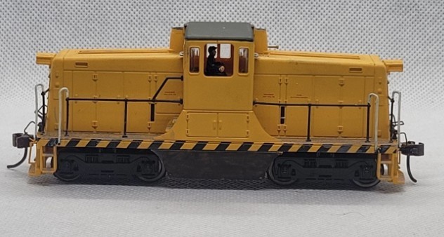 Bachmann Spectrum HO GE 44 Ton Diesel Switch Yellow w/Safety Strips #80035 – NIB