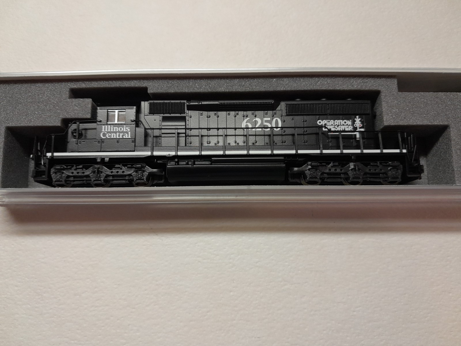 N scale Kato Kobo Illinois Central sd40-2 DCC Locomotive